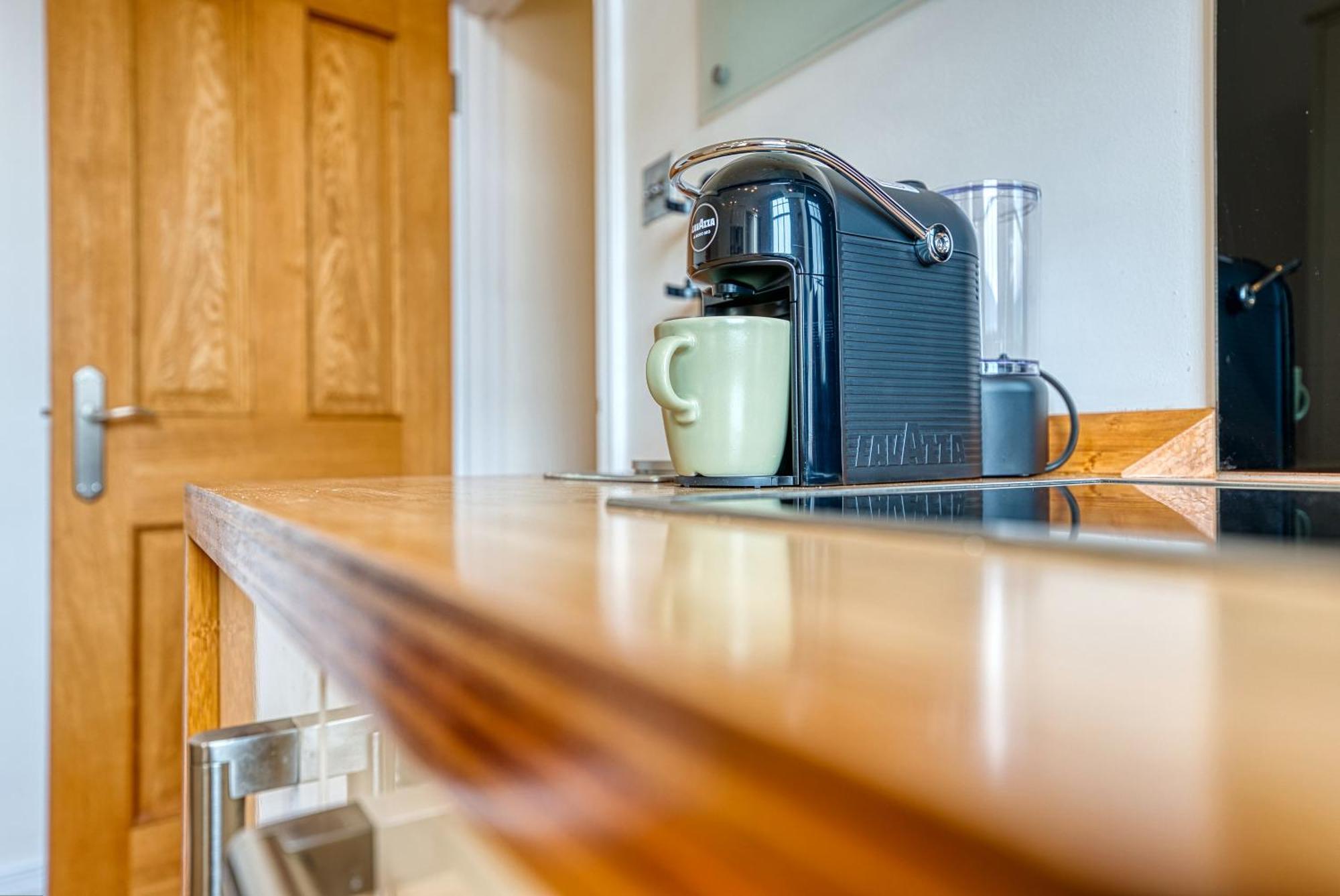 2-br Stunning Apt, Sleeps 6, Near Ocean Village - Work Contractors And Easter Special Offer!! - By Blue Puffin Apartment Southampton