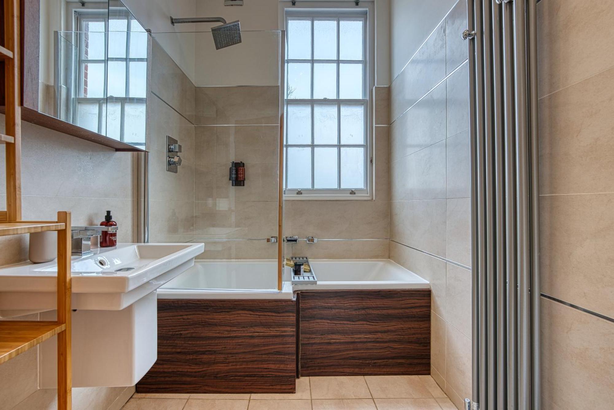 2-br Stunning Apt, Sleeps 6, Near Ocean Village - Work Contractors And Easter Special Offer!! - By Blue Puffin * Southampton