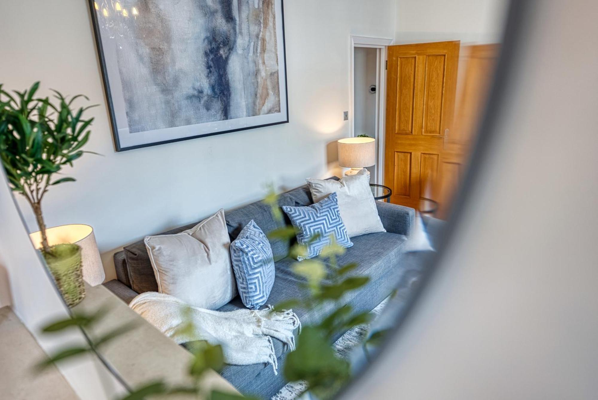 2-br Stunning Apt, Sleeps 6, Near Ocean Village - Work Contractors And Easter Special Offer!! - By Blue Puffin * Southampton