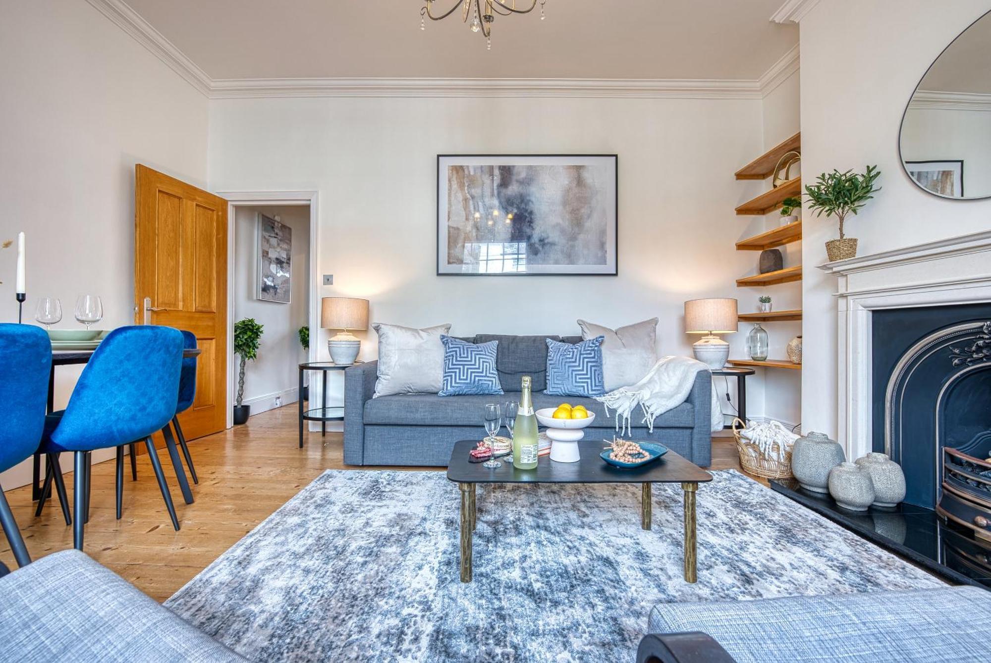 Apartment 2-br Stunning Apt, Sleeps 6, Near Ocean Village - Work Contractors And Easter Special Offer!! - By Blue Puffin *