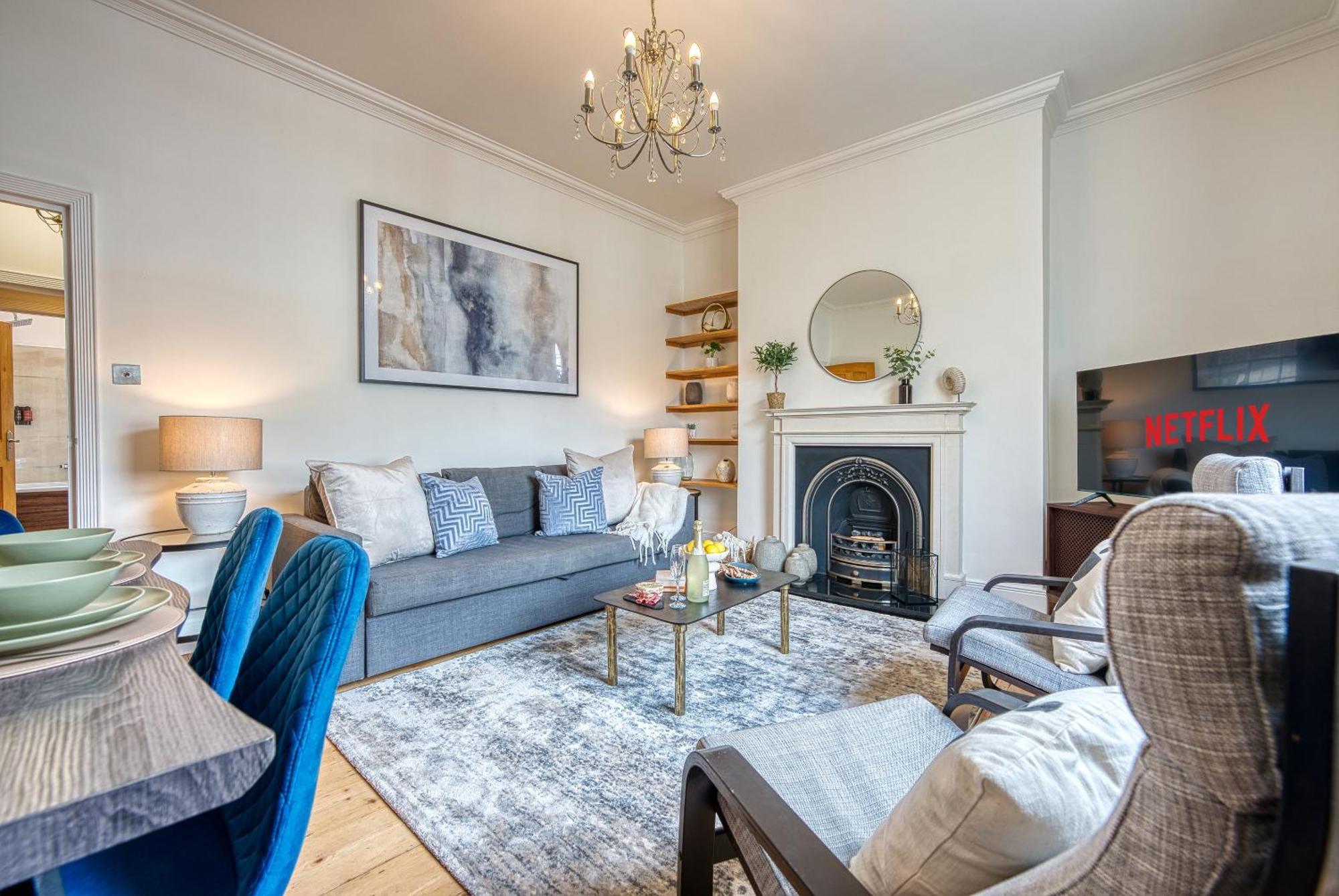 Apartment 2-br Stunning Apt, Sleeps 6, Near Ocean Village - Work Contractors And Easter Special Offer!! - By Blue Puffin