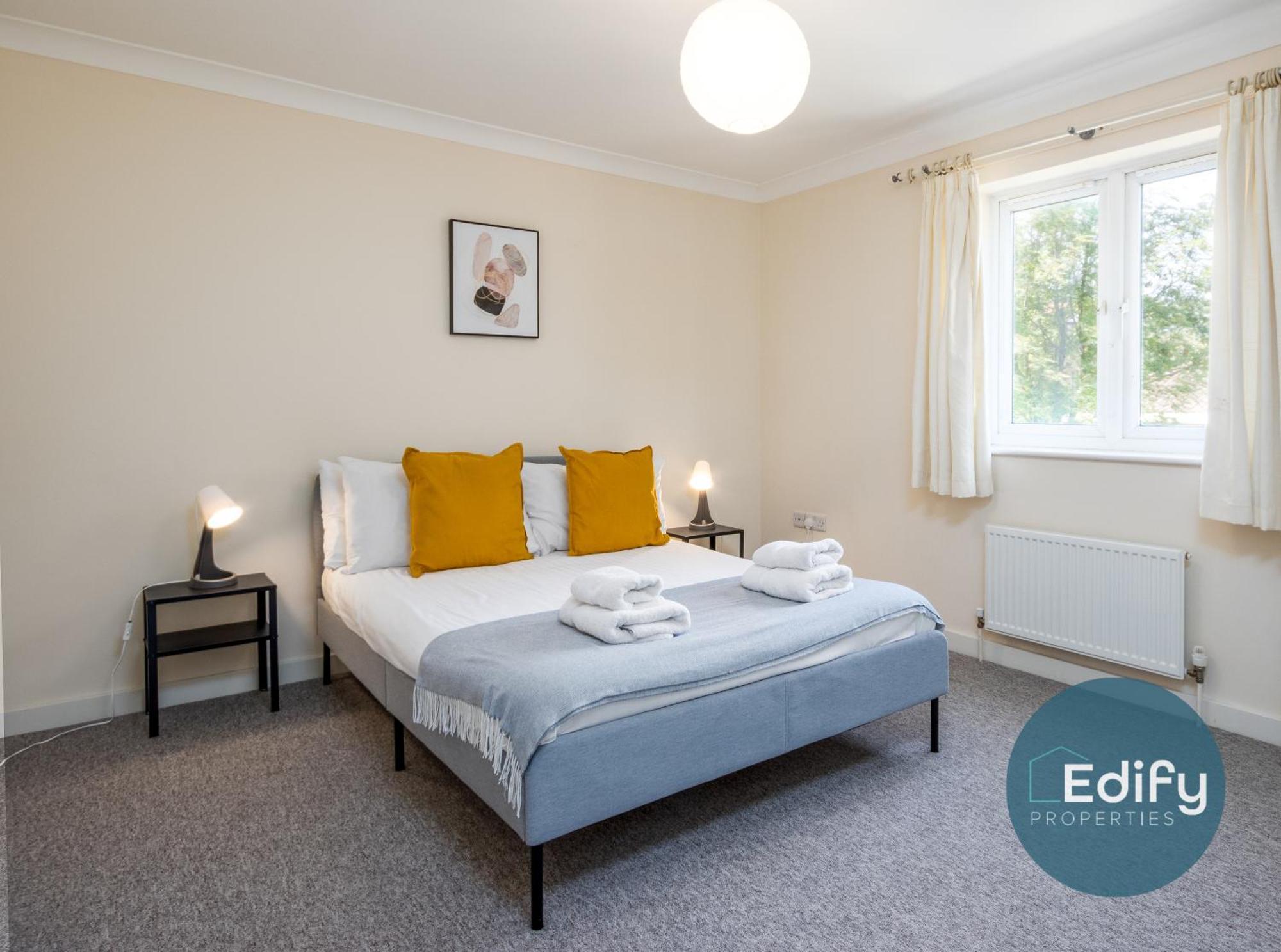 Centre Townhouse, Sleeps 8, Free Parking Southampton