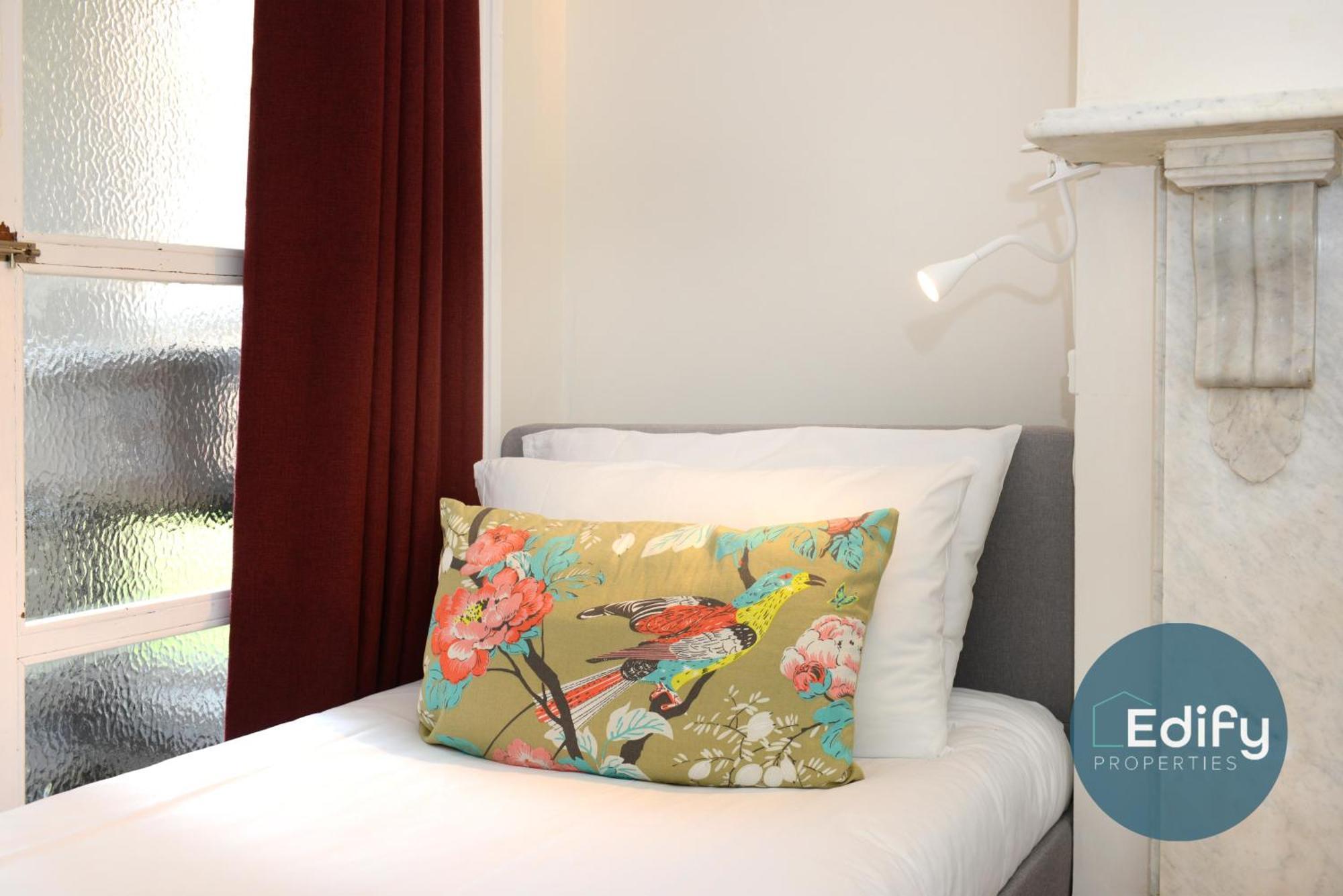 Spacious Flat In Centre With Garden