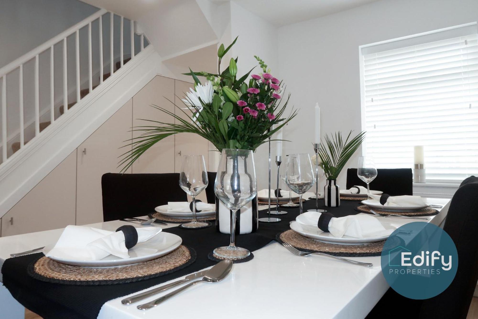 House With Parking Close To Centre Holiday home