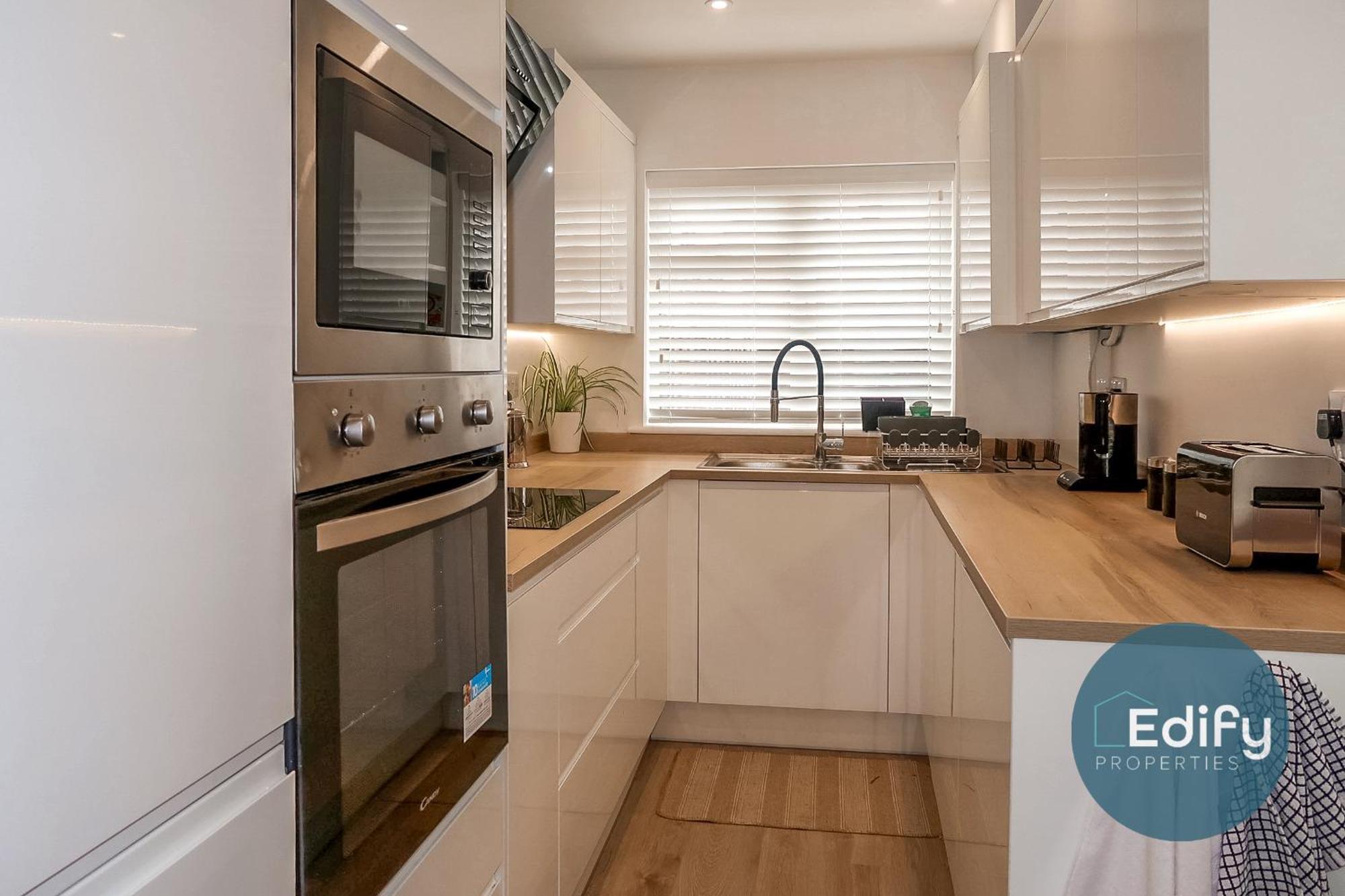 House With Parking Close To Centre Southampton