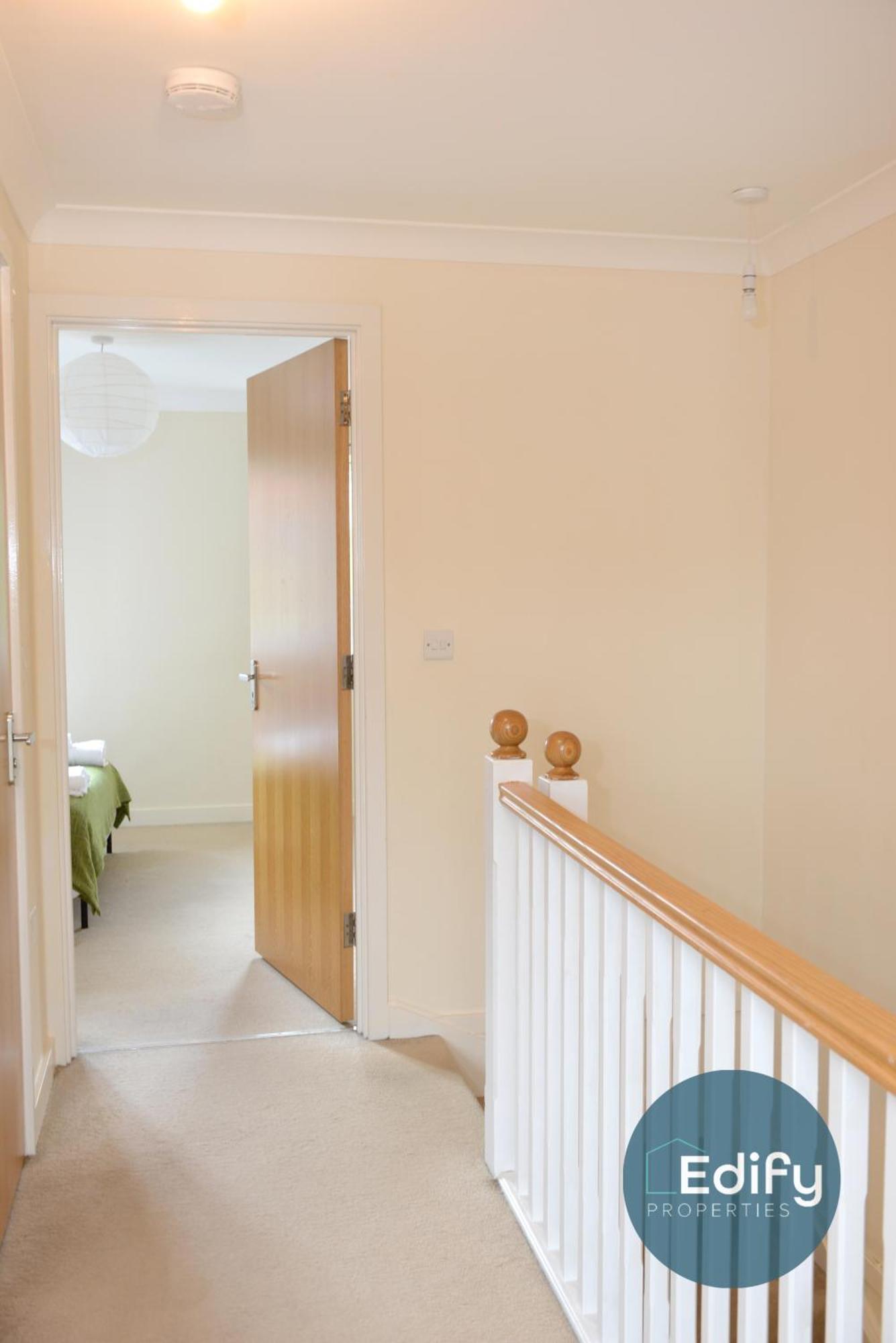 Centre, Sleeps 8, Free Parking *