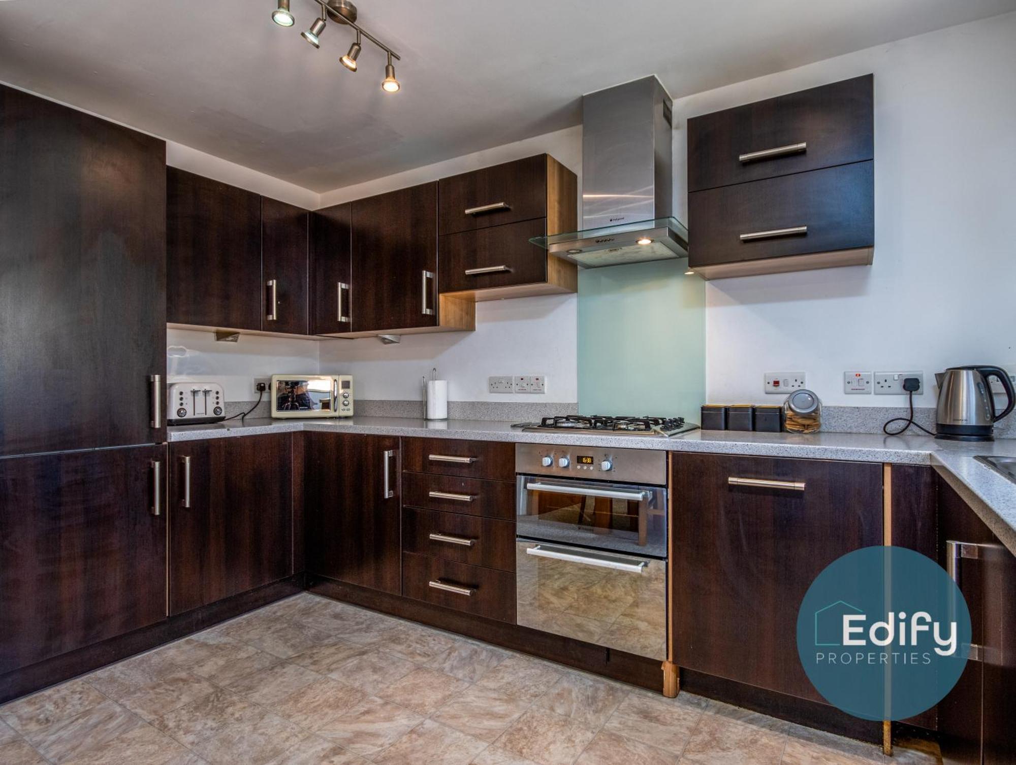 Holiday home Centre, Sleeps 8, Free Parking Southampton