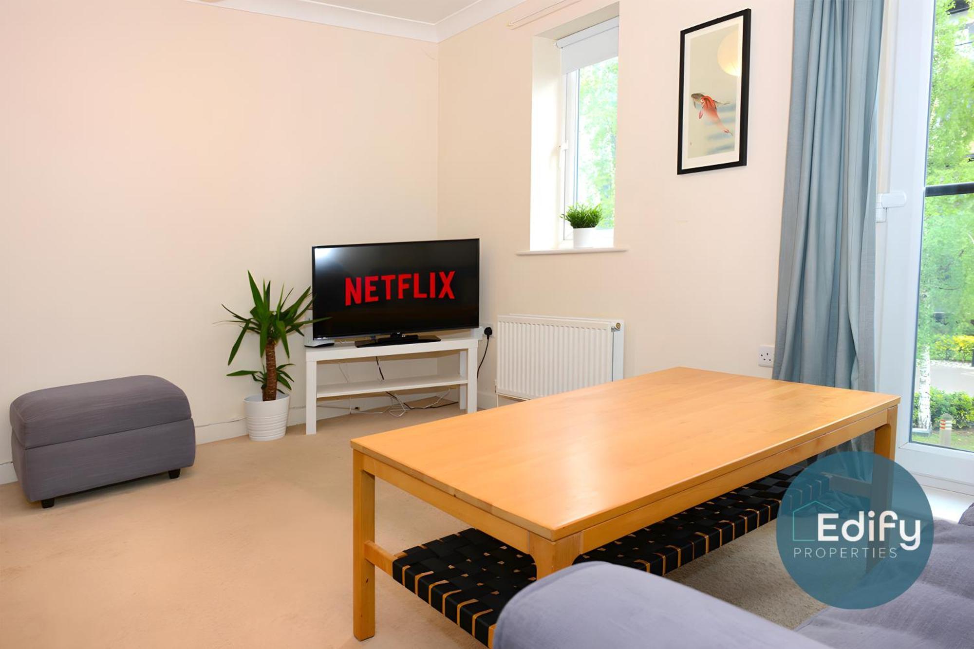 Centre, Sleeps 8, Free Parking Holiday home *