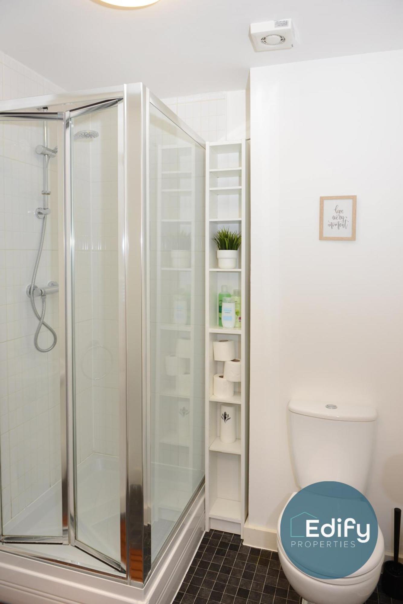 Centre, Sleeps 8, Free Parking Holiday home Southampton