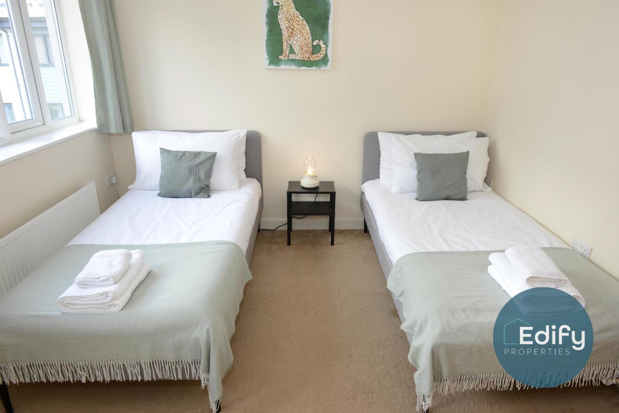 Holiday home Centre, Sleeps 8, Free Parking