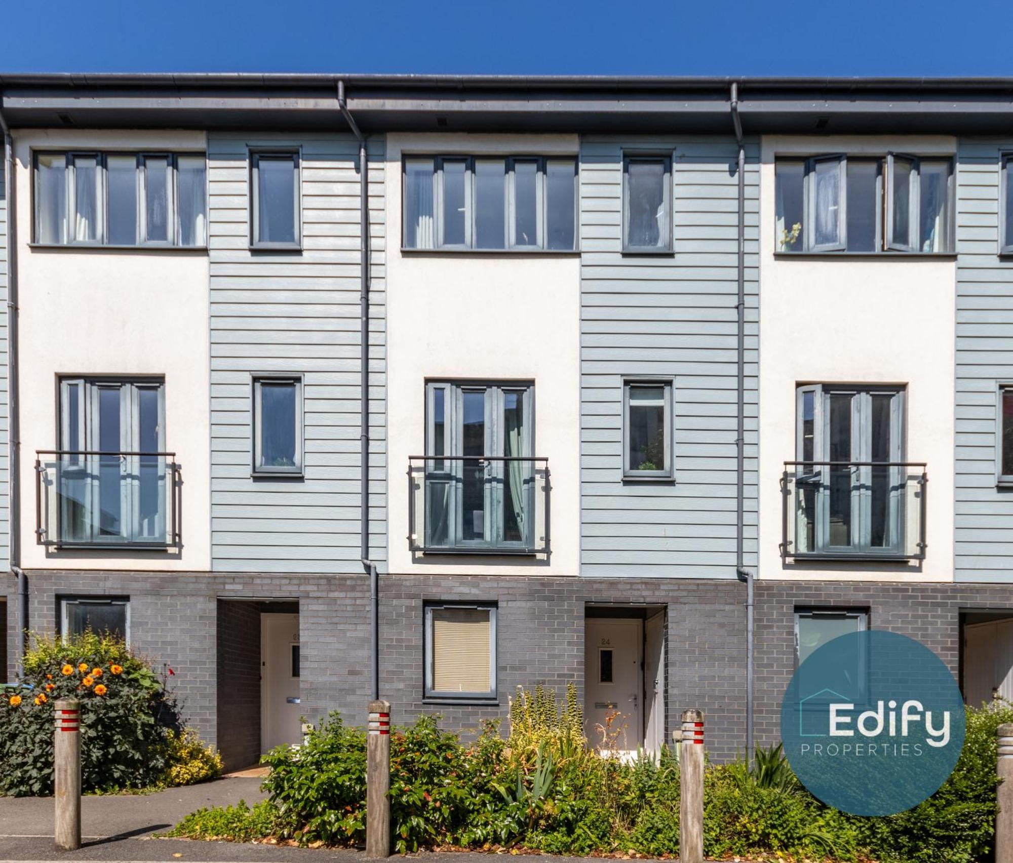 Centre, Sleeps 8, Free Parking Holiday home