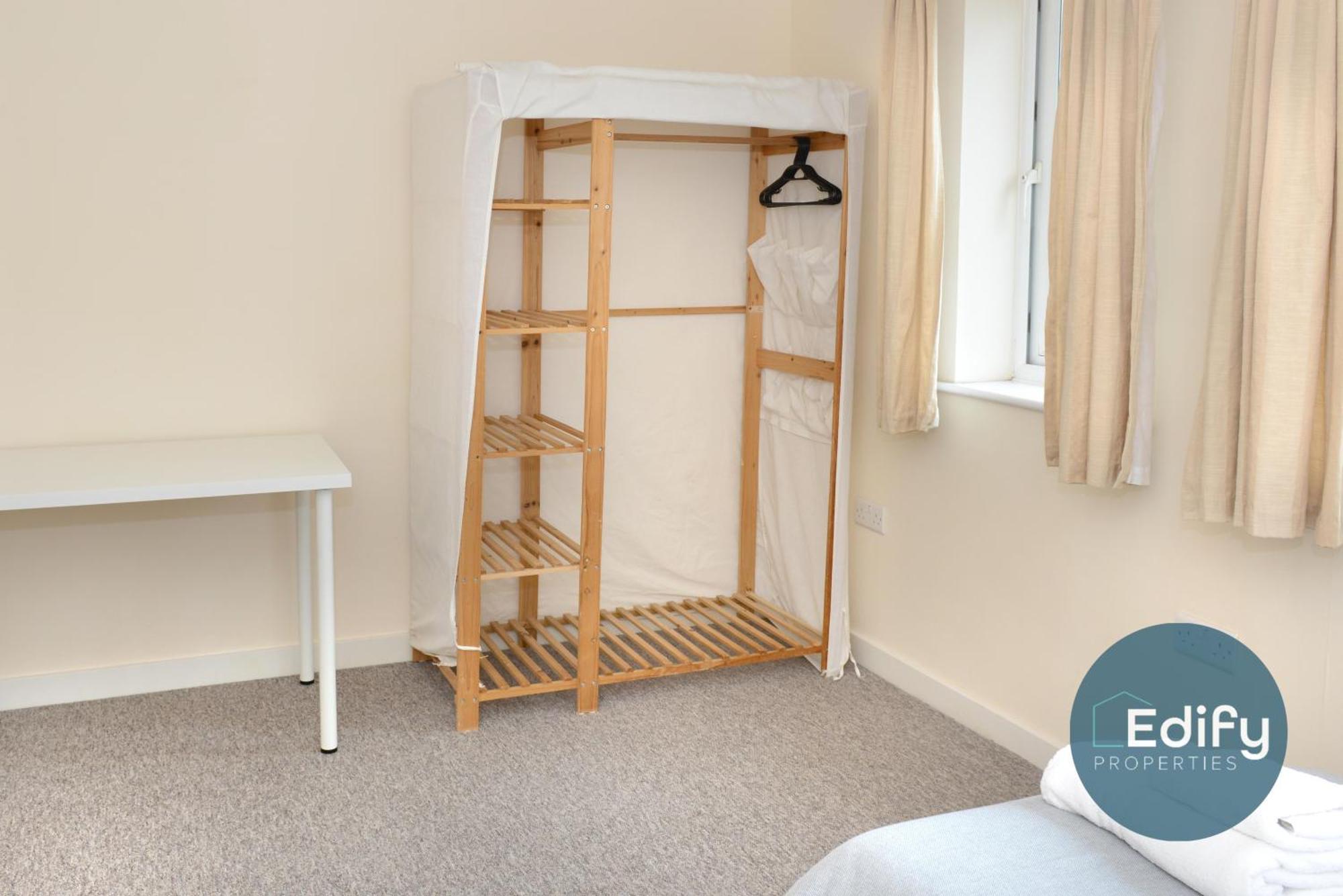 Centre Townhouse, Sleeps 8, Free Parking Holiday home *