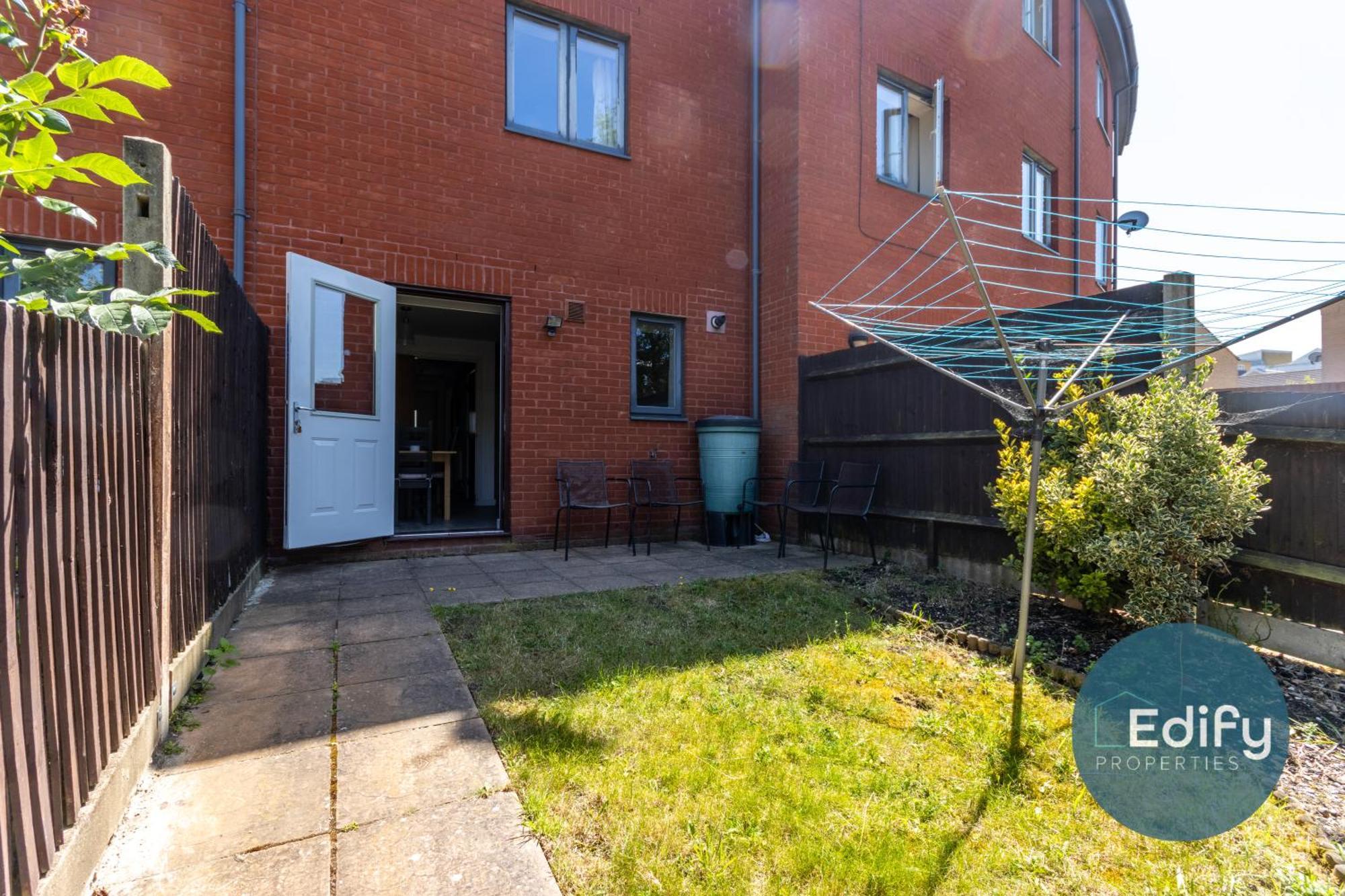 Centre Townhouse, Sleeps 8, Free Parking *