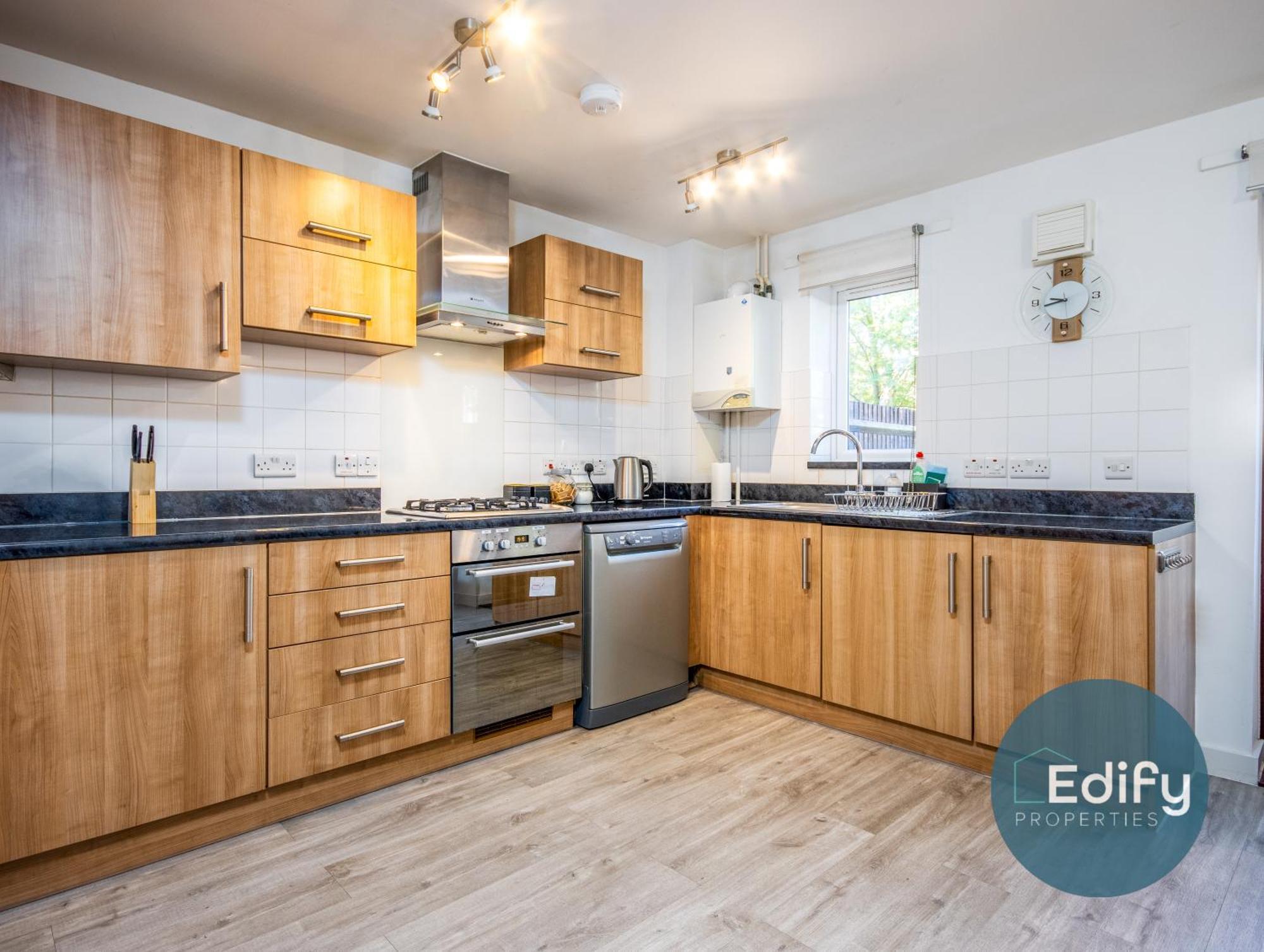 Centre Townhouse, Sleeps 8, Free Parking *