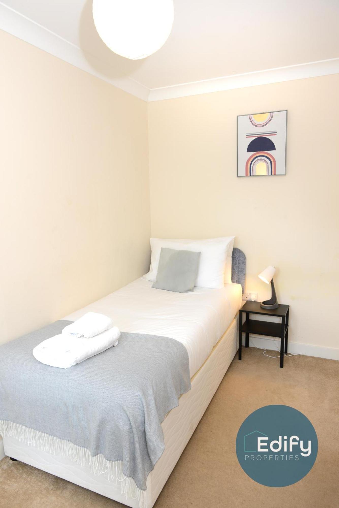 Centre Townhouse, Sleeps 8, Free Parking * Southampton