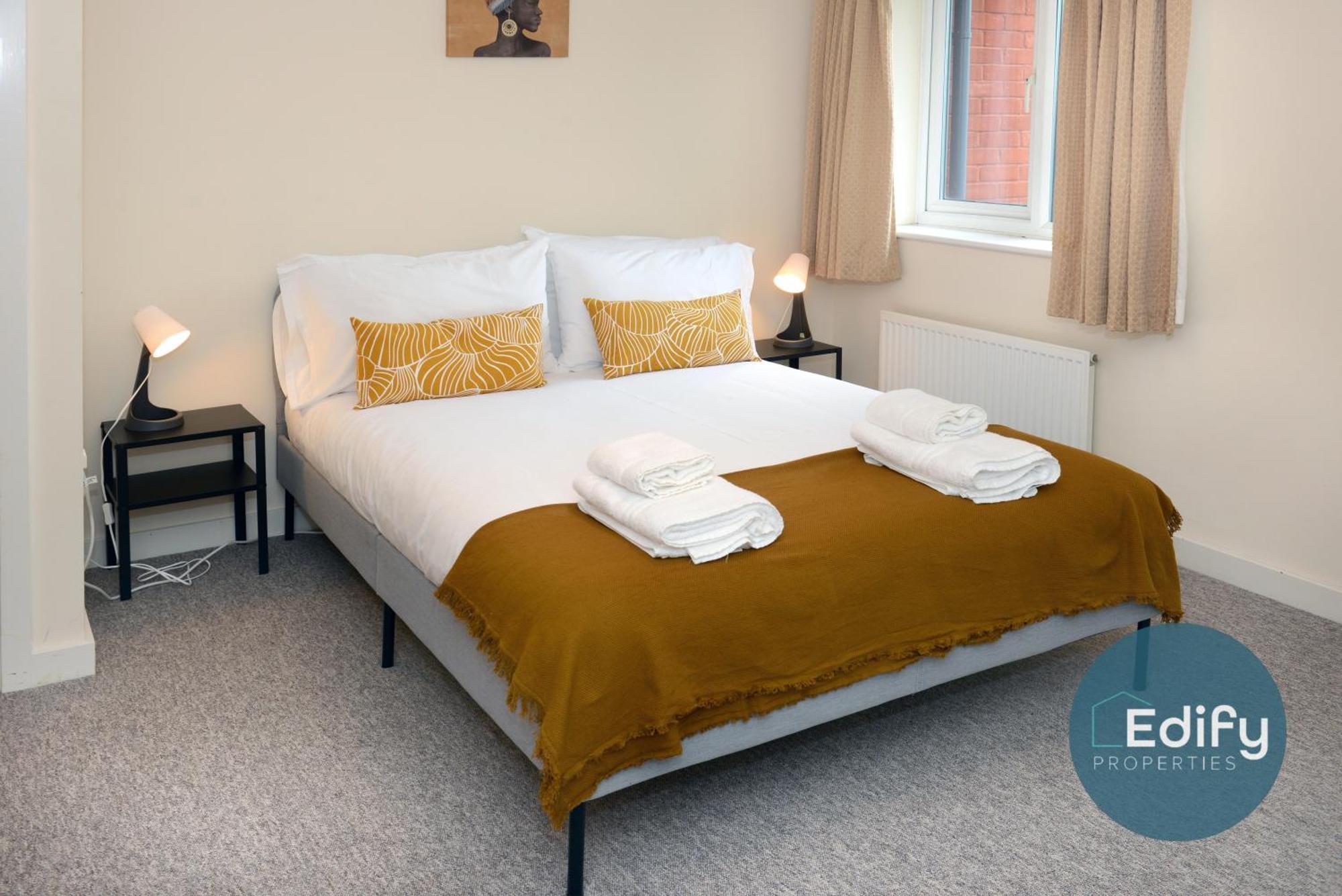Centre Townhouse, Sleeps 8, Free Parking Holiday home *