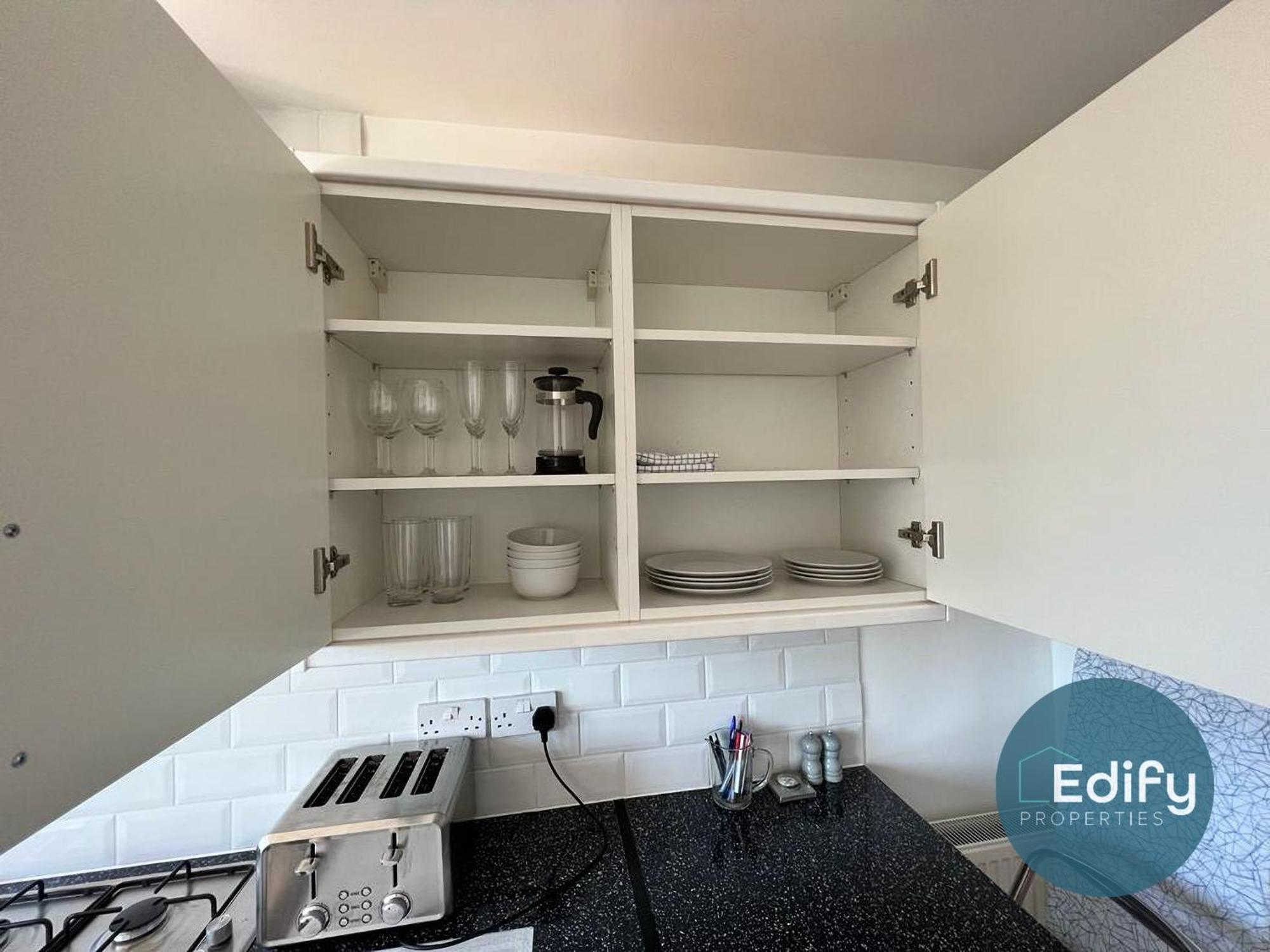 2 Bedroom Flat Free Parking Great Location Southampton