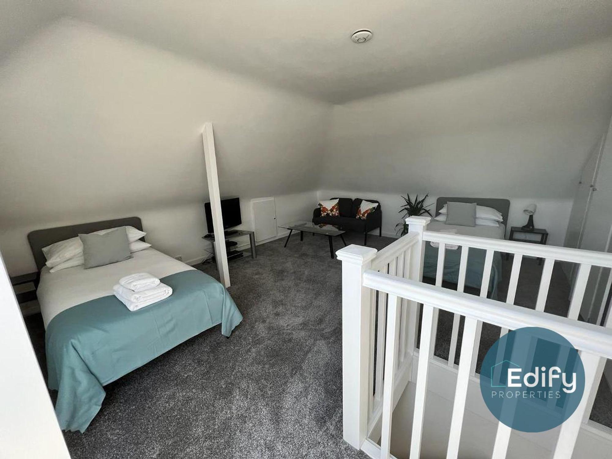 2 Bedroom Flat Free Parking Great Location * Southampton