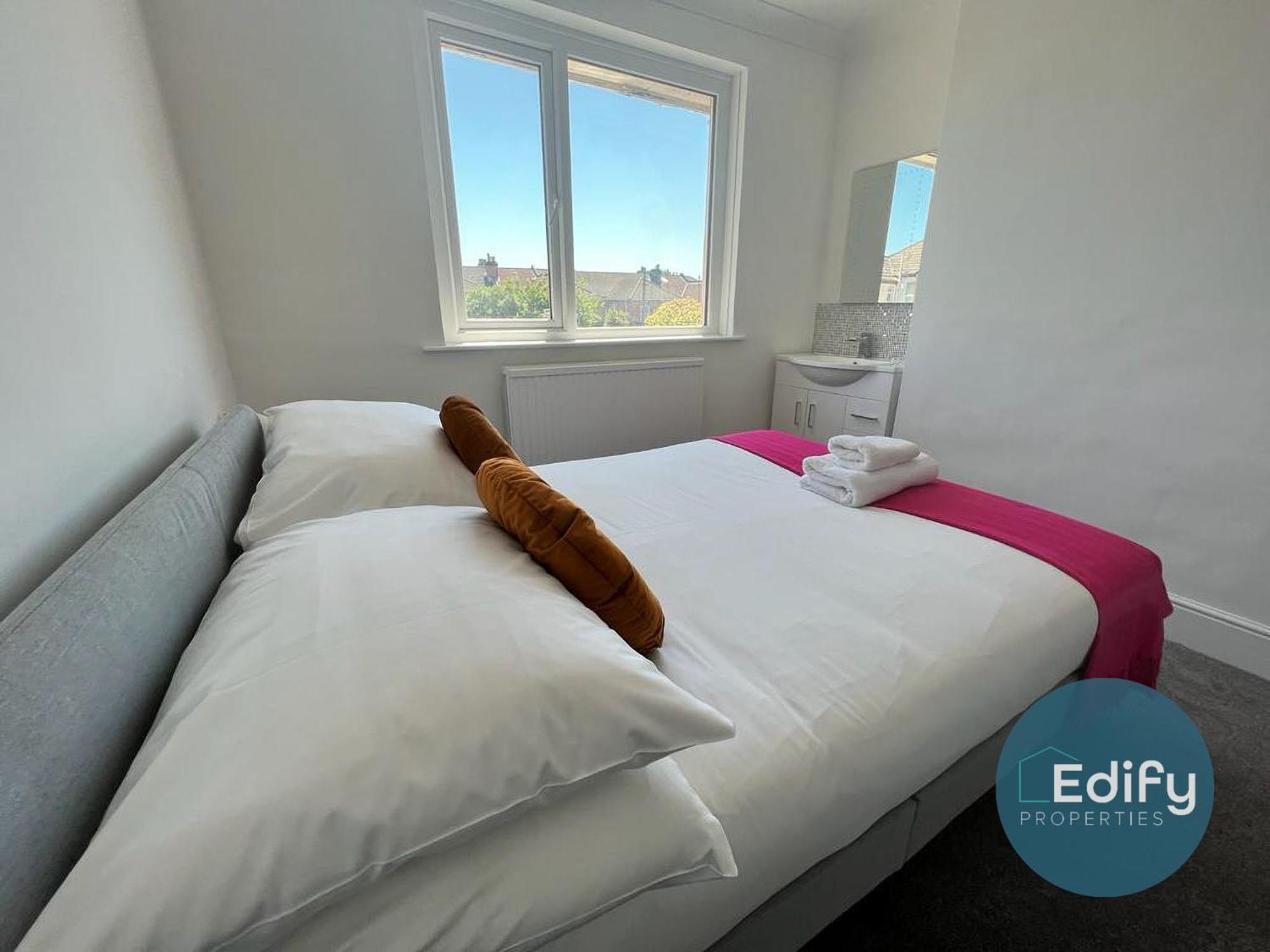 Apartment 2 Bedroom Flat Free Parking Great Location