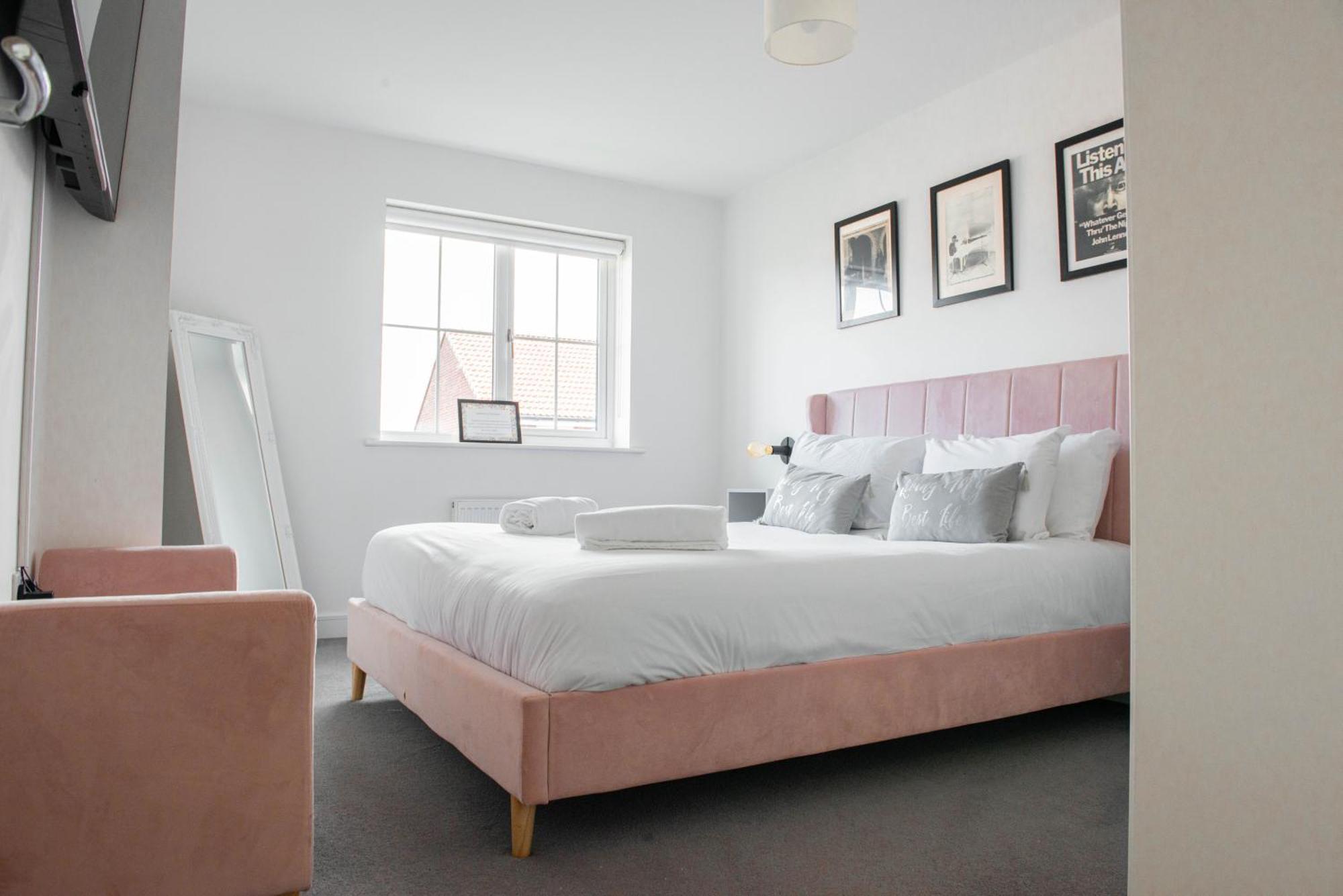 Spacious & Stylish 4-bed House With Hot Tub In Prime Location Southampton