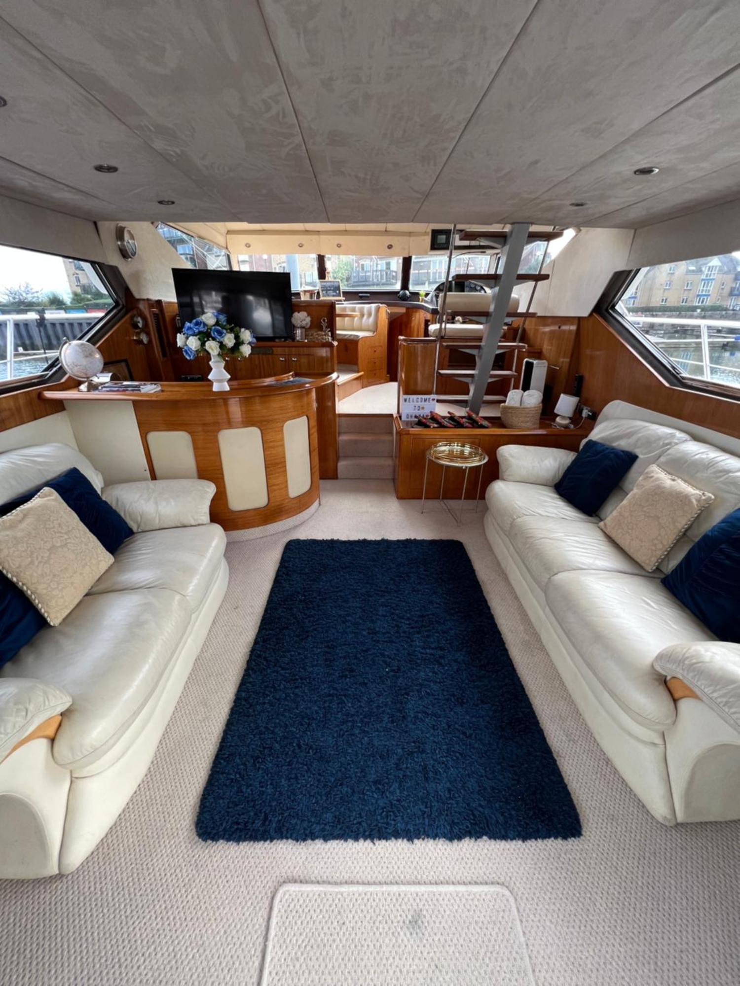 Marina Superyacht: Luxury Harbor Botel *