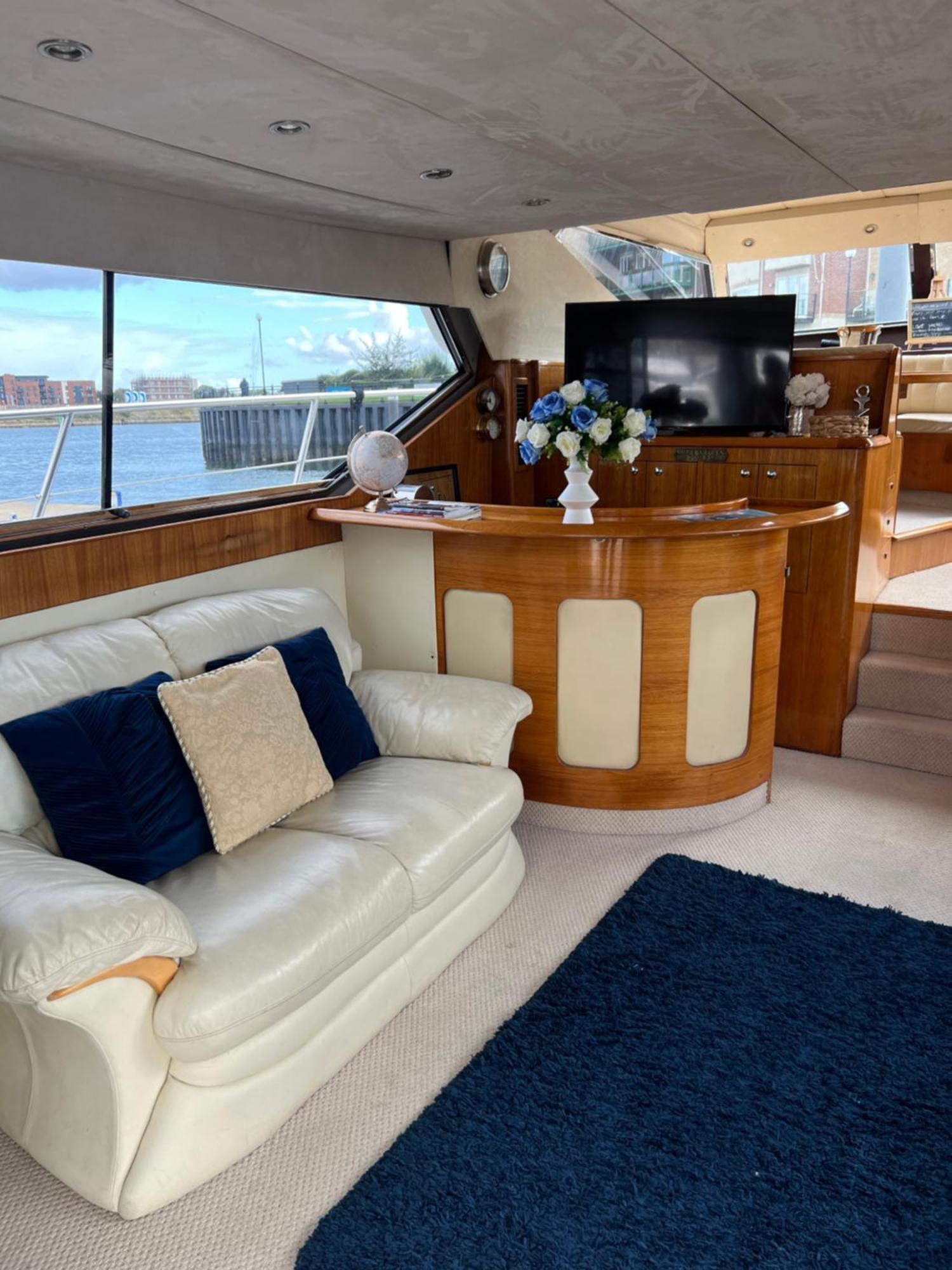 Marina Superyacht: Luxury Harbor * Southampton