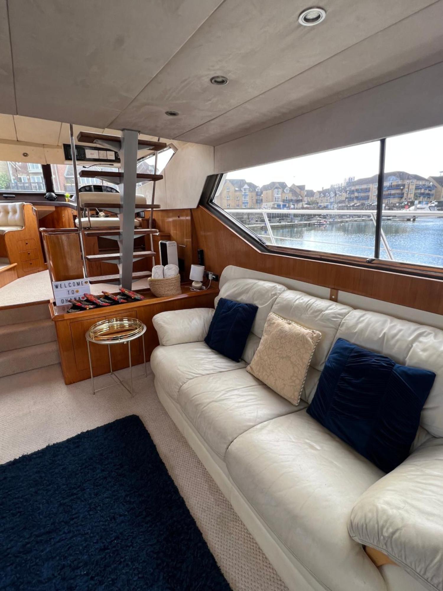 Marina Superyacht: Luxury Harbor Botel