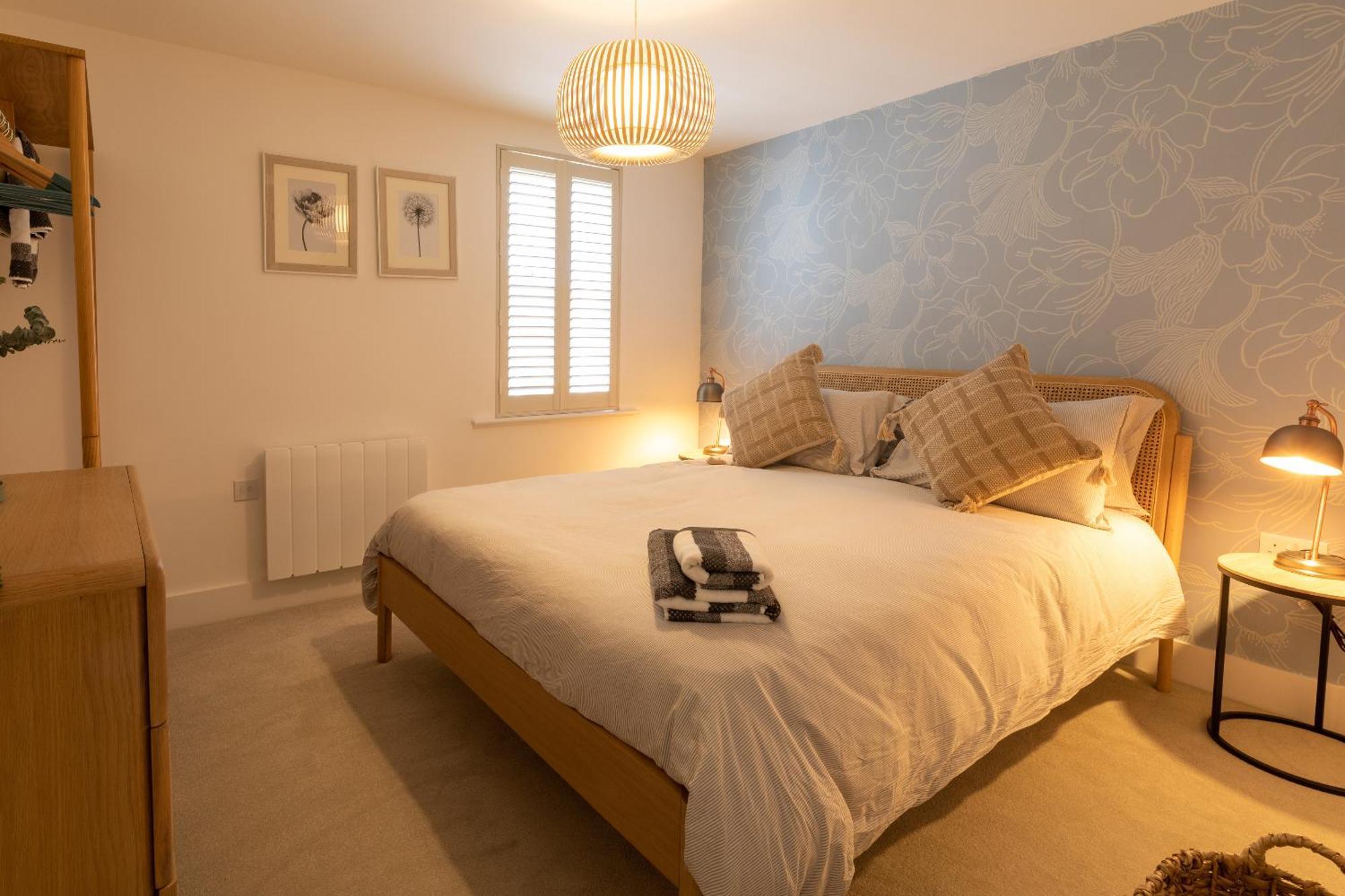 Regency Court- Free Evening Parking Apartment *