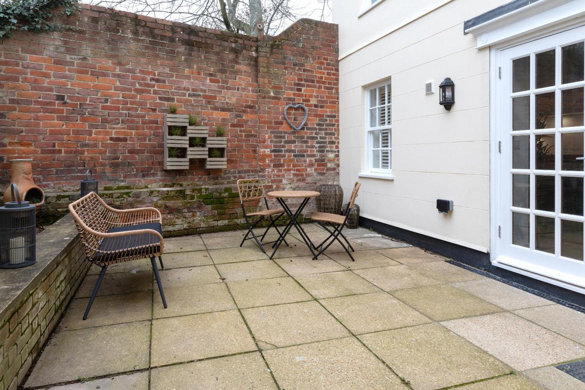 Regency Court- Free Evening Parking Apartment *