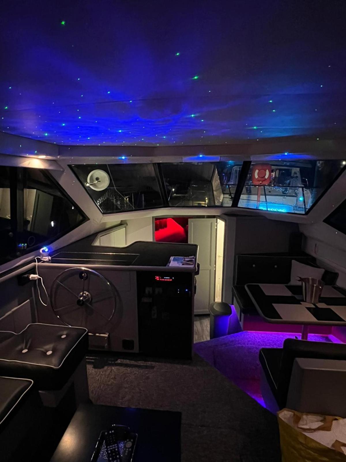 Botel Yacht 