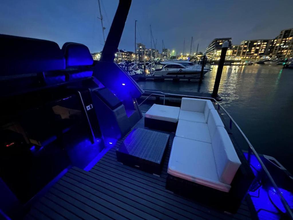 Yacht 