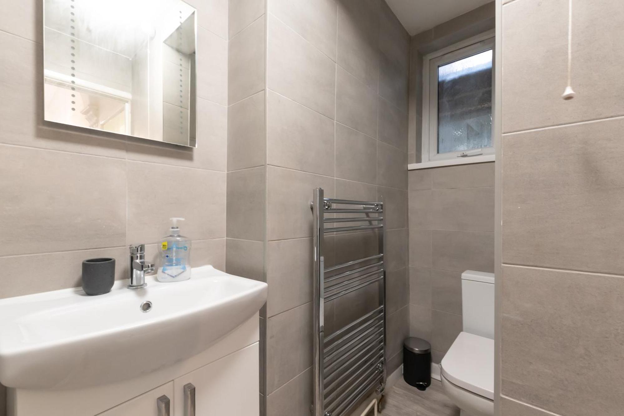 Newly Renovated 2 Bed Ground Floor Flat *