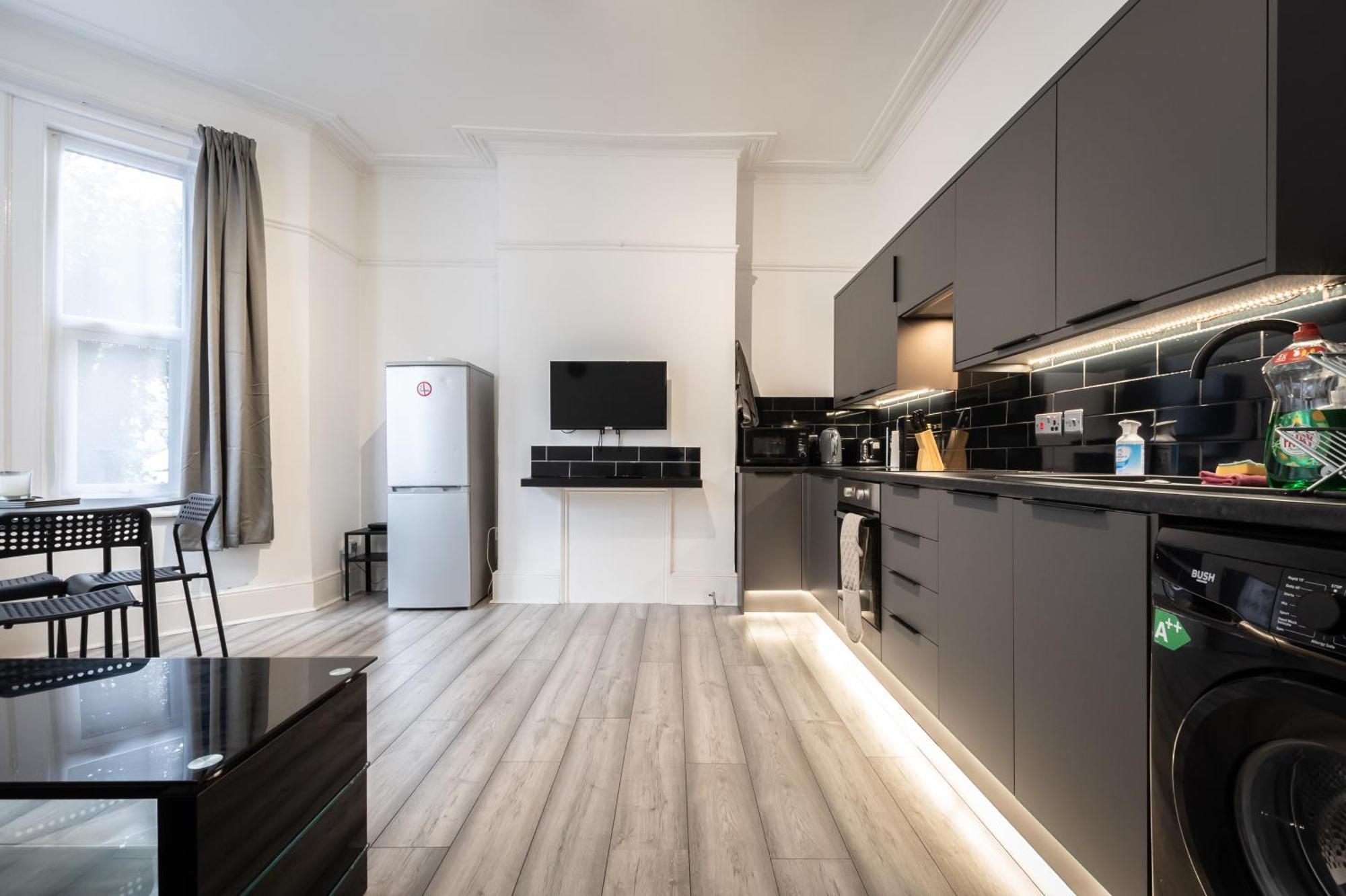 Newly Renovated 2 Bed Ground Floor Flat