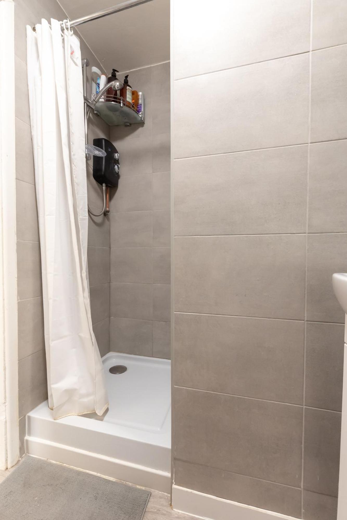 Newly Renovated 2 Bed Ground Floor Flat Apartment
