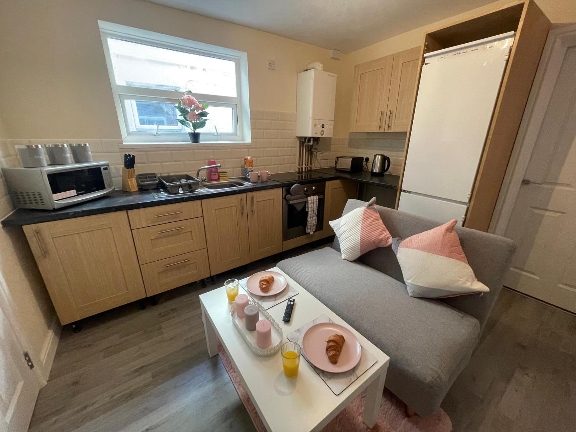 The Oxford Avenue Apartment