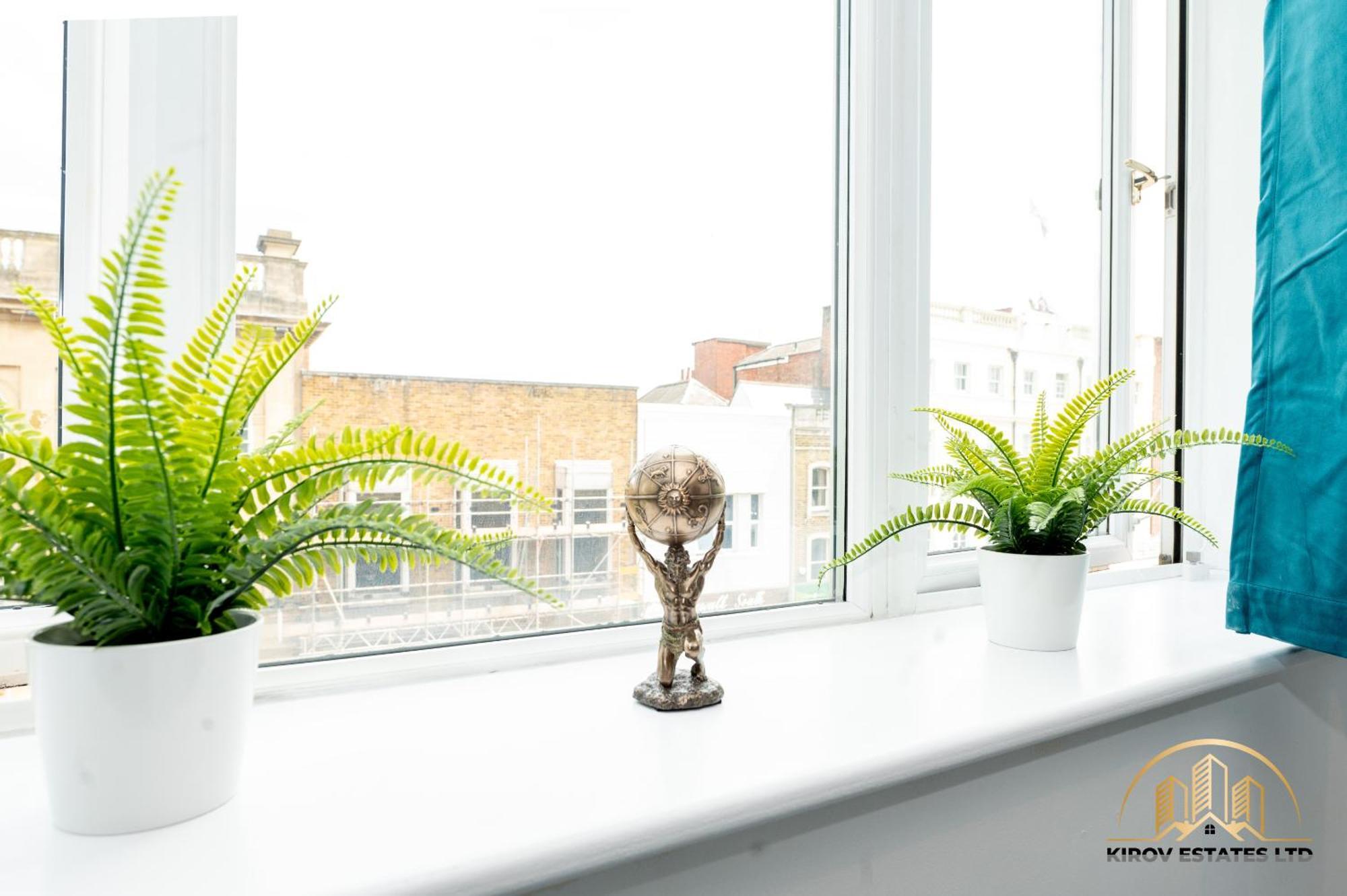 Apartment Atlas - The Pillar Of Town *