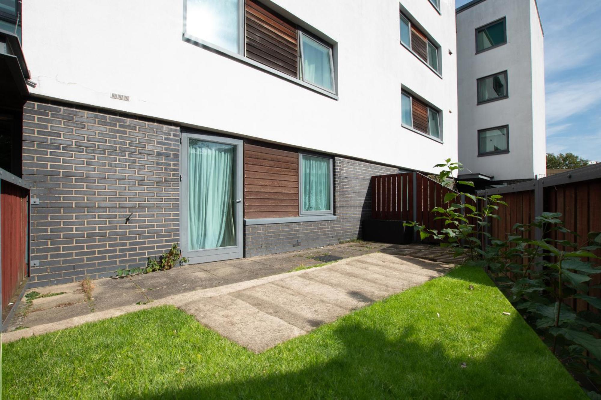Accessible 2 Bedrooms Flat + P