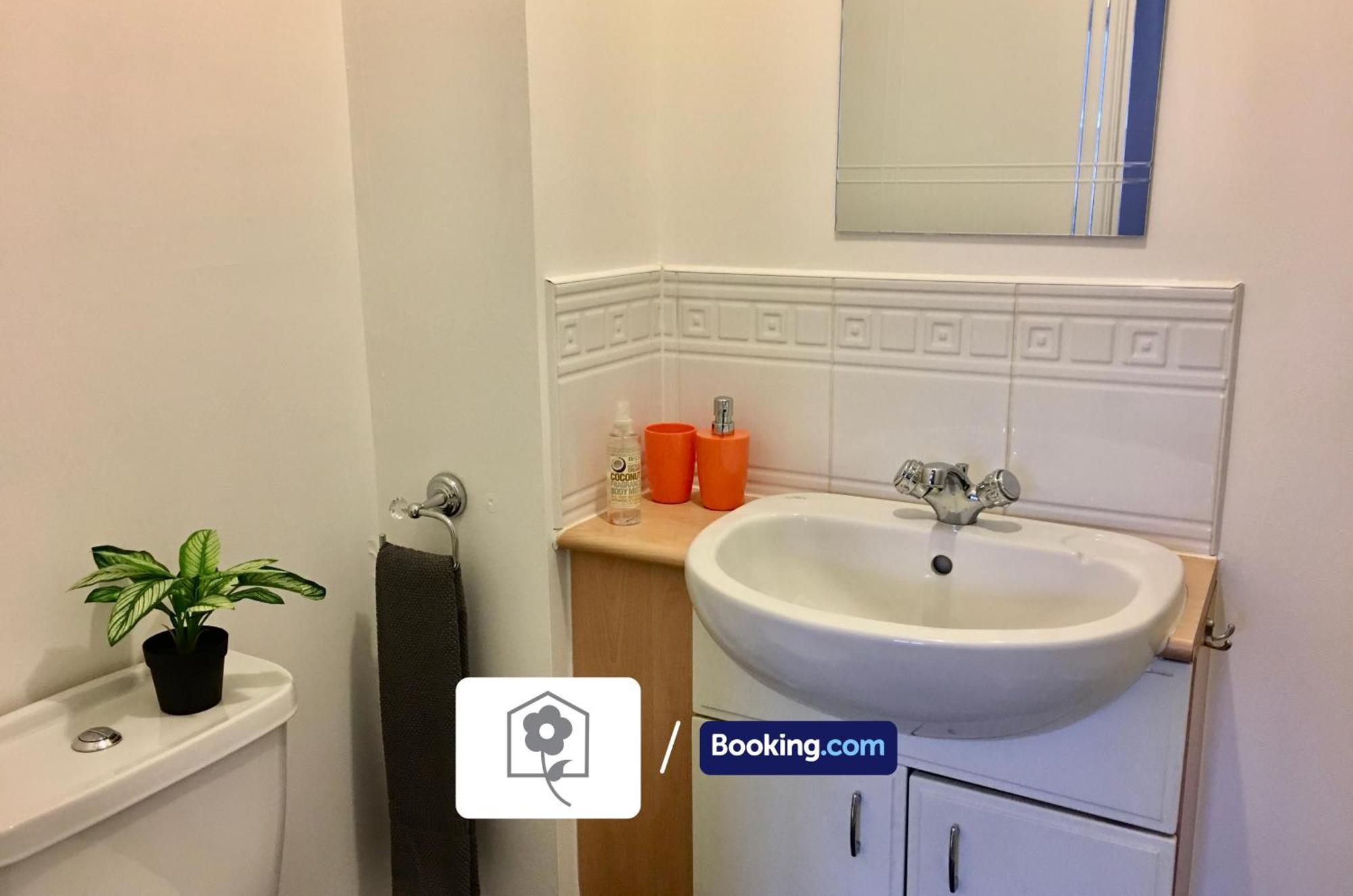 Eastleigh House: Your Solutions Near Airport * Southampton