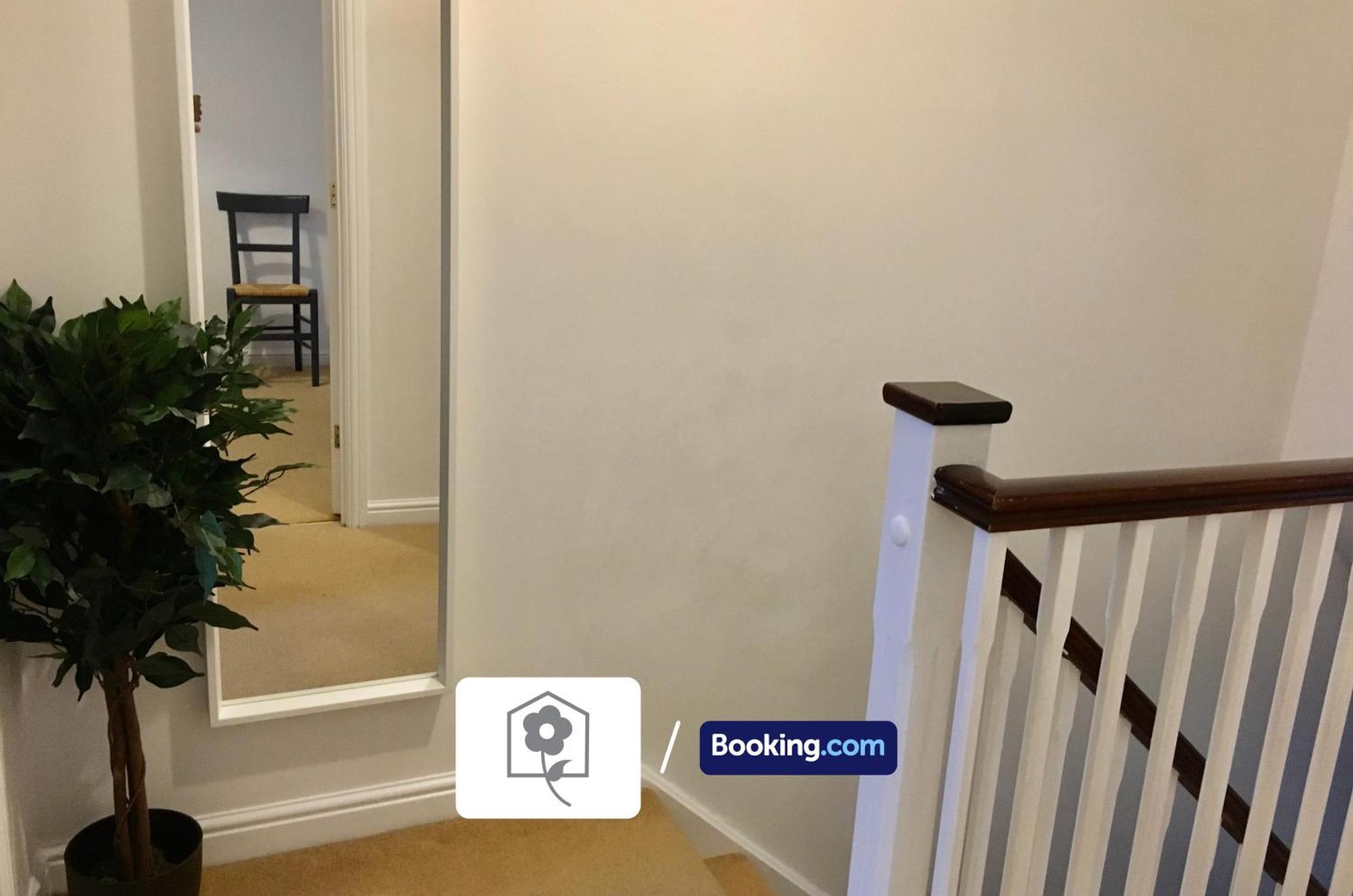Eastleigh House: Your Solutions Near Airport * Southampton
