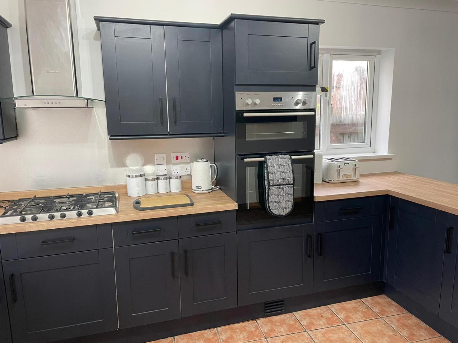 Apartment The Anglesea - 8 Bedroom With Parking