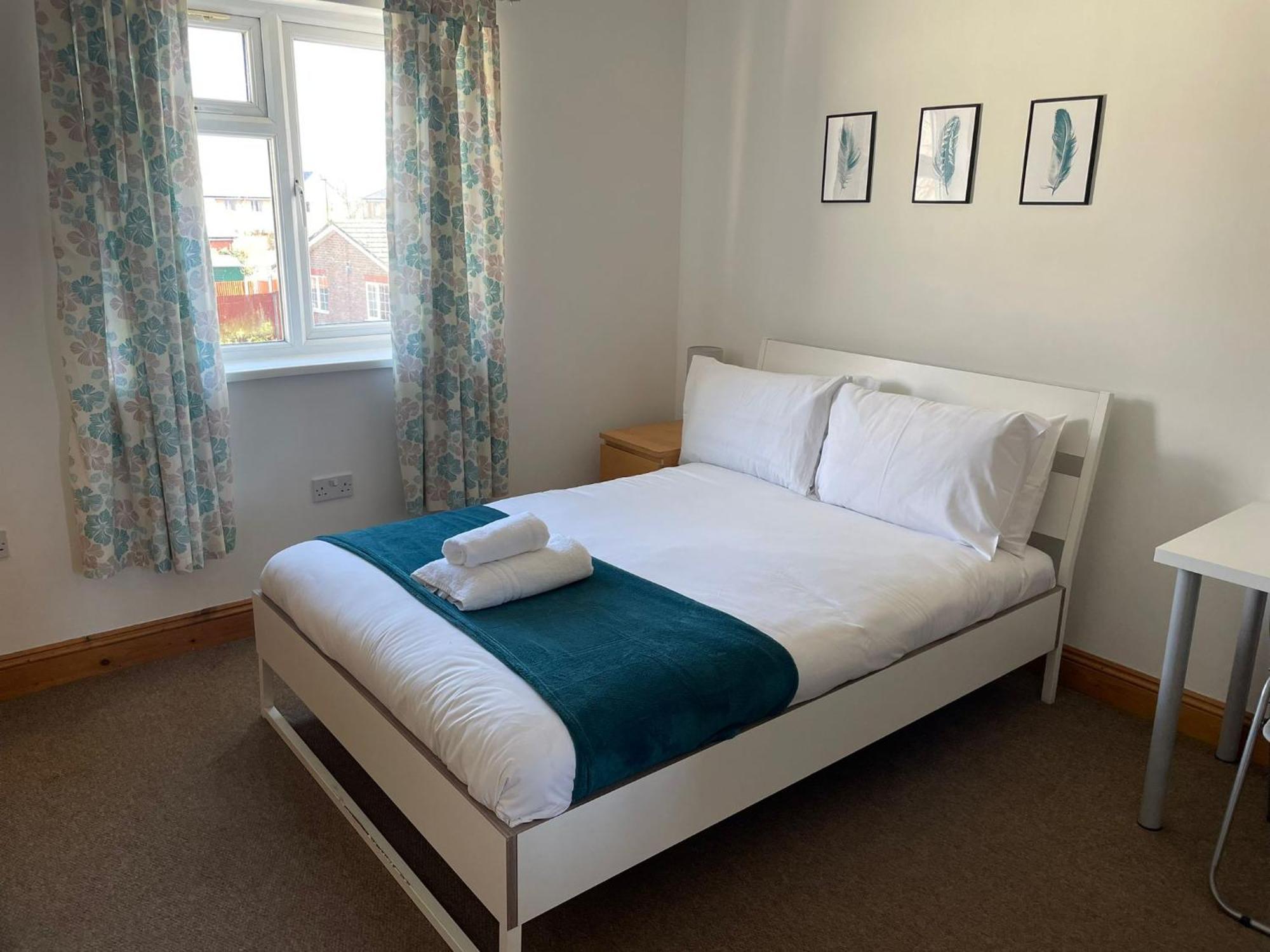 The Anglesea - 8 Bedroom With Parking Apartment *
