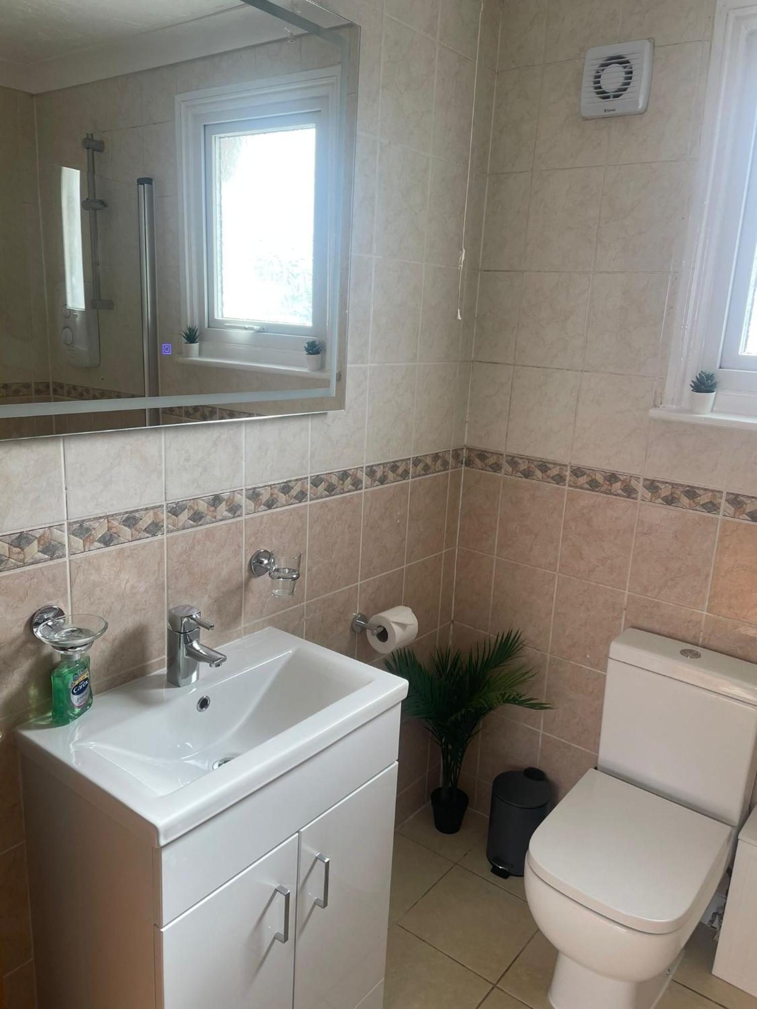 Apartment The Anglesea - 8 Bedroom With Parking *