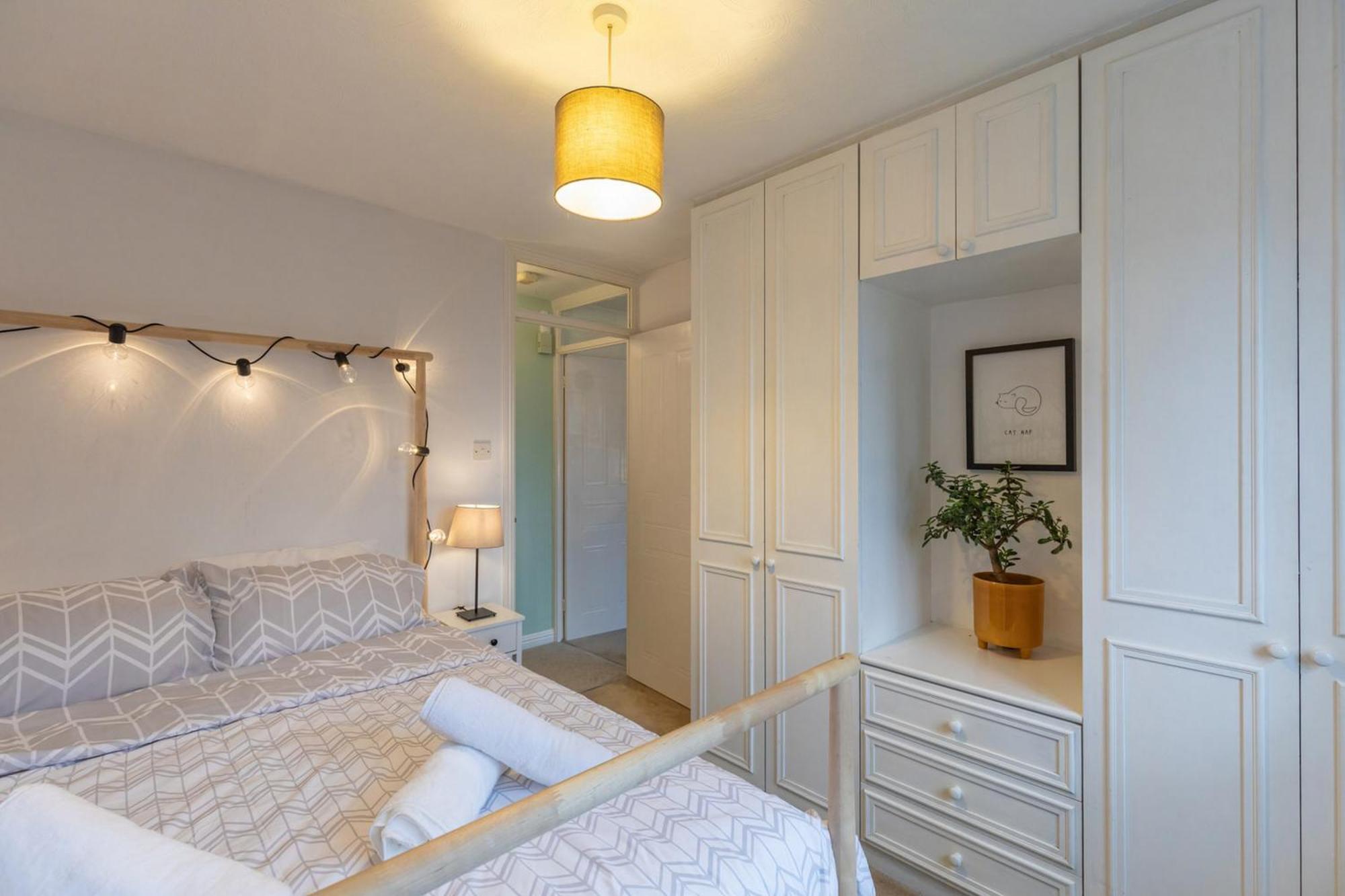 Chic Flat In Woolston: Nr Centre Apartment *