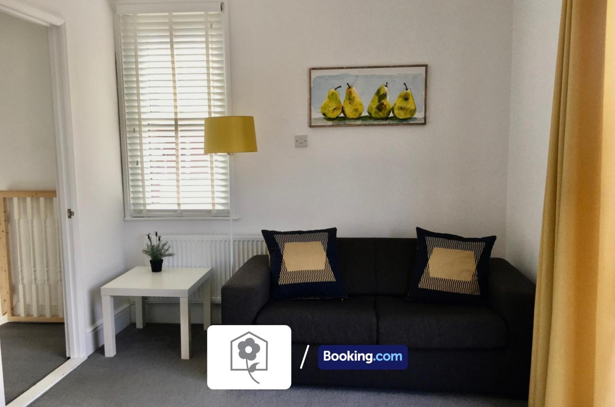 Apartment Netley Village Apartment: Serviced With Free Wi-fi In