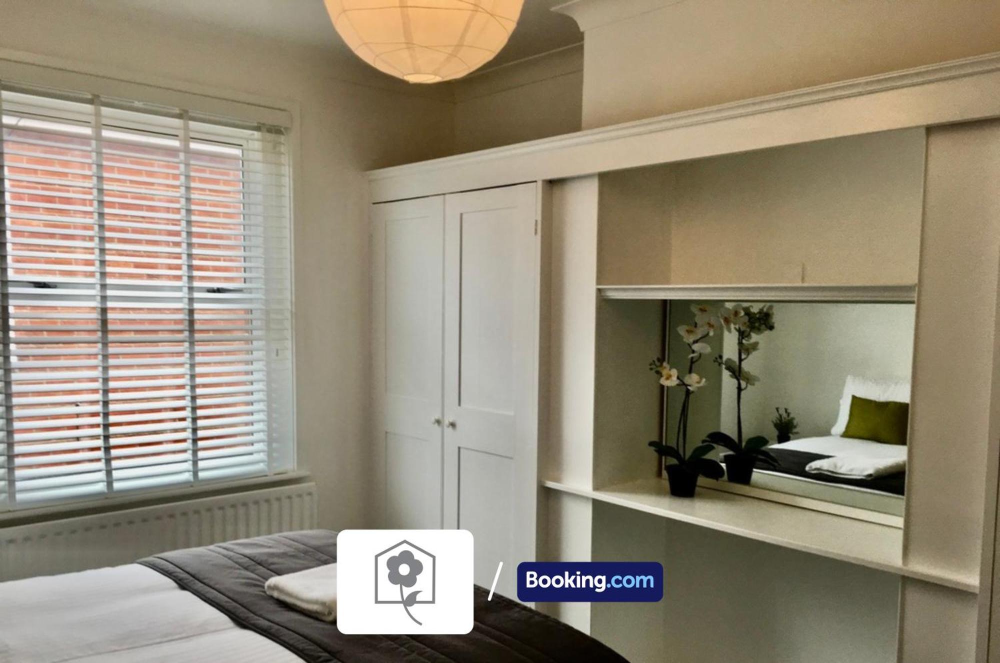 Netley Village Apartment: Serviced With Free Wi-fi In Southampton