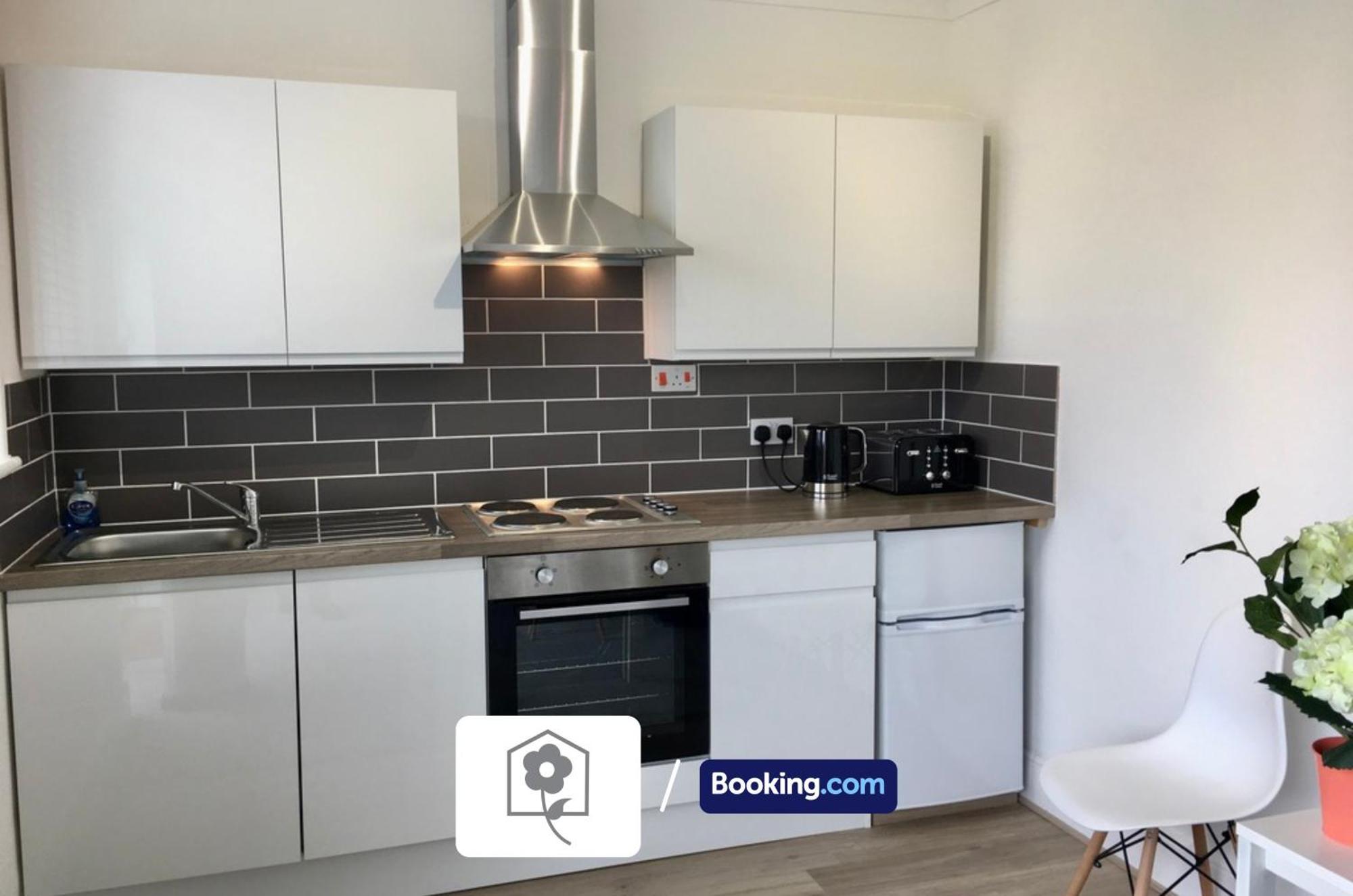 Netley Village Apartment: Serviced With Free Wi-fi In Apartment
