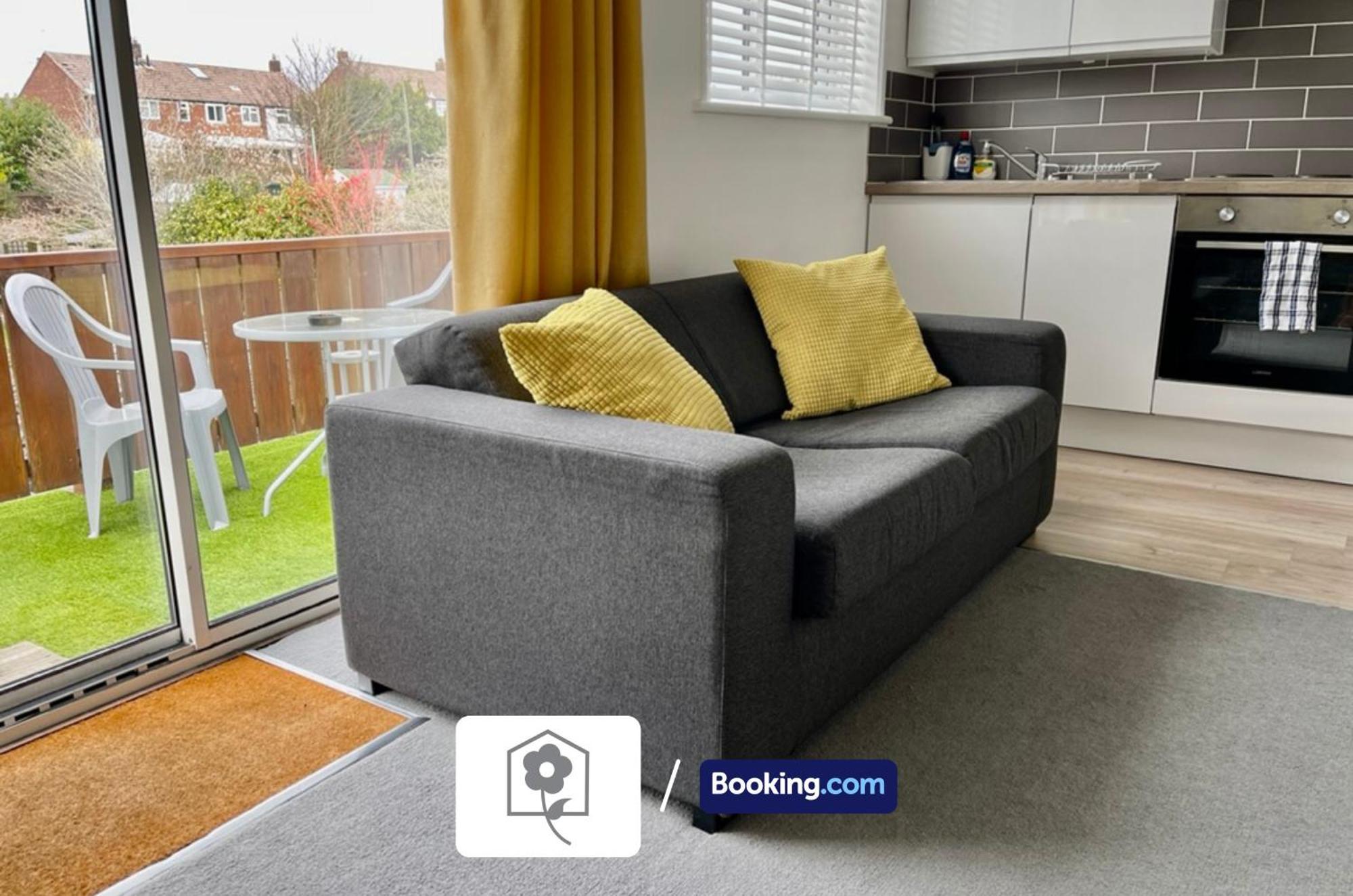 Netley Village Apartment: Serviced With Free Wi-fi In Southampton
