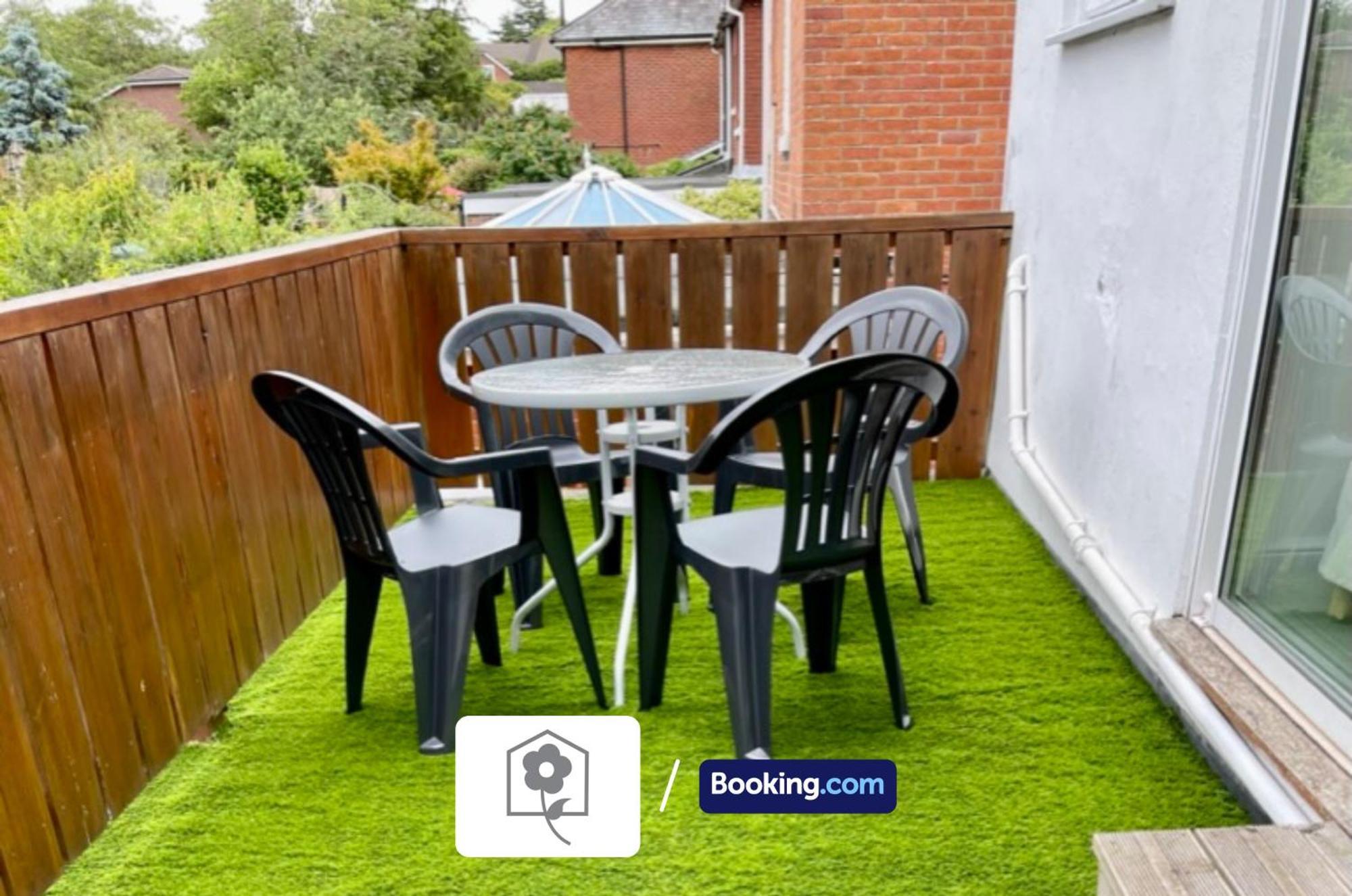 Apartment Netley Village Apartment: Serviced With Free Wi-fi In