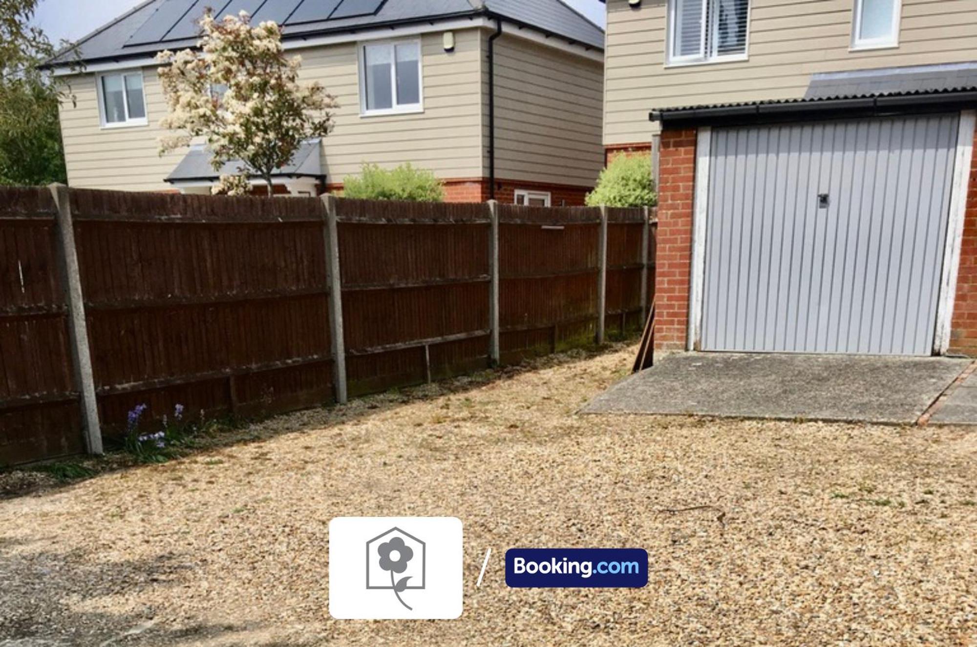 Netley Village Apartment: Serviced With Free Wi-fi In Southampton