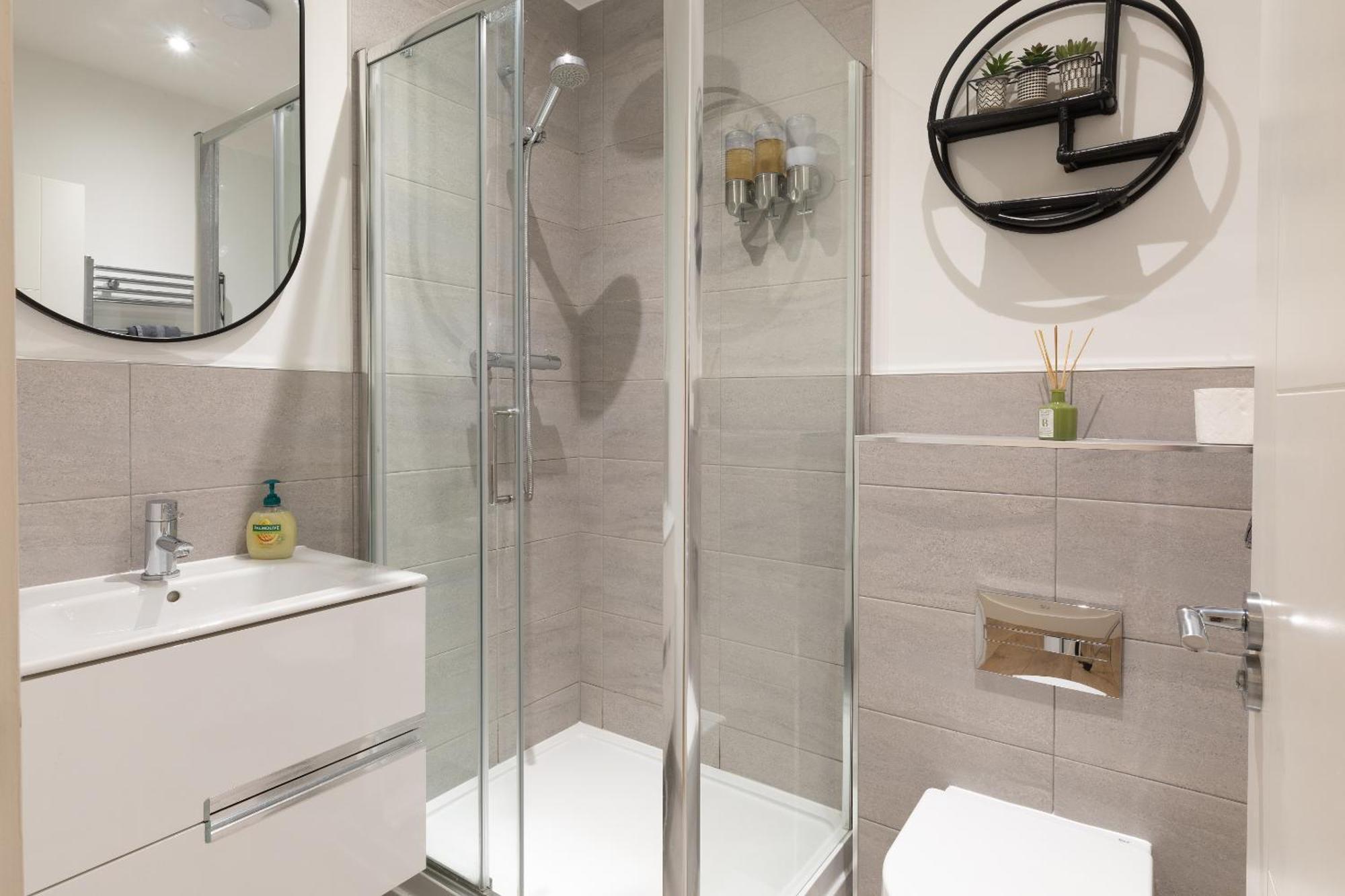 Gorgeous Two Bedroom With Free Evening Parking Apartamento *
